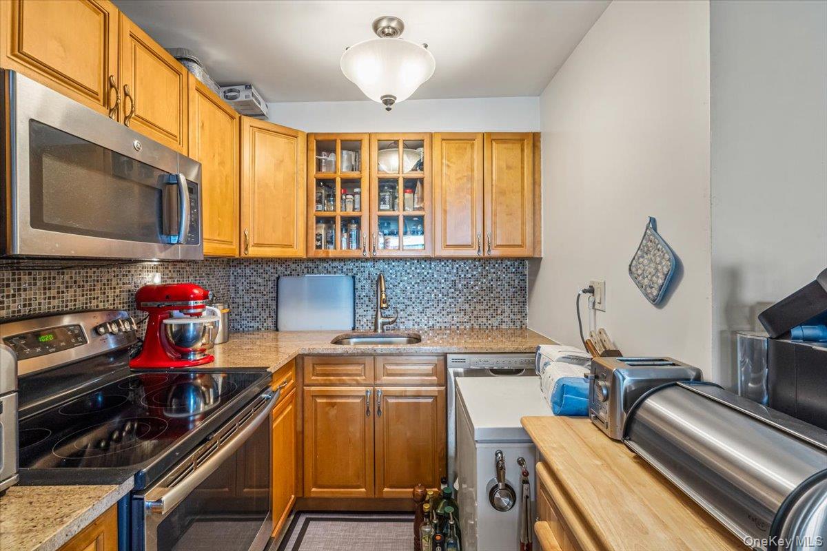 7-04 166th Street # 9A, Beechhurst, NY 11357