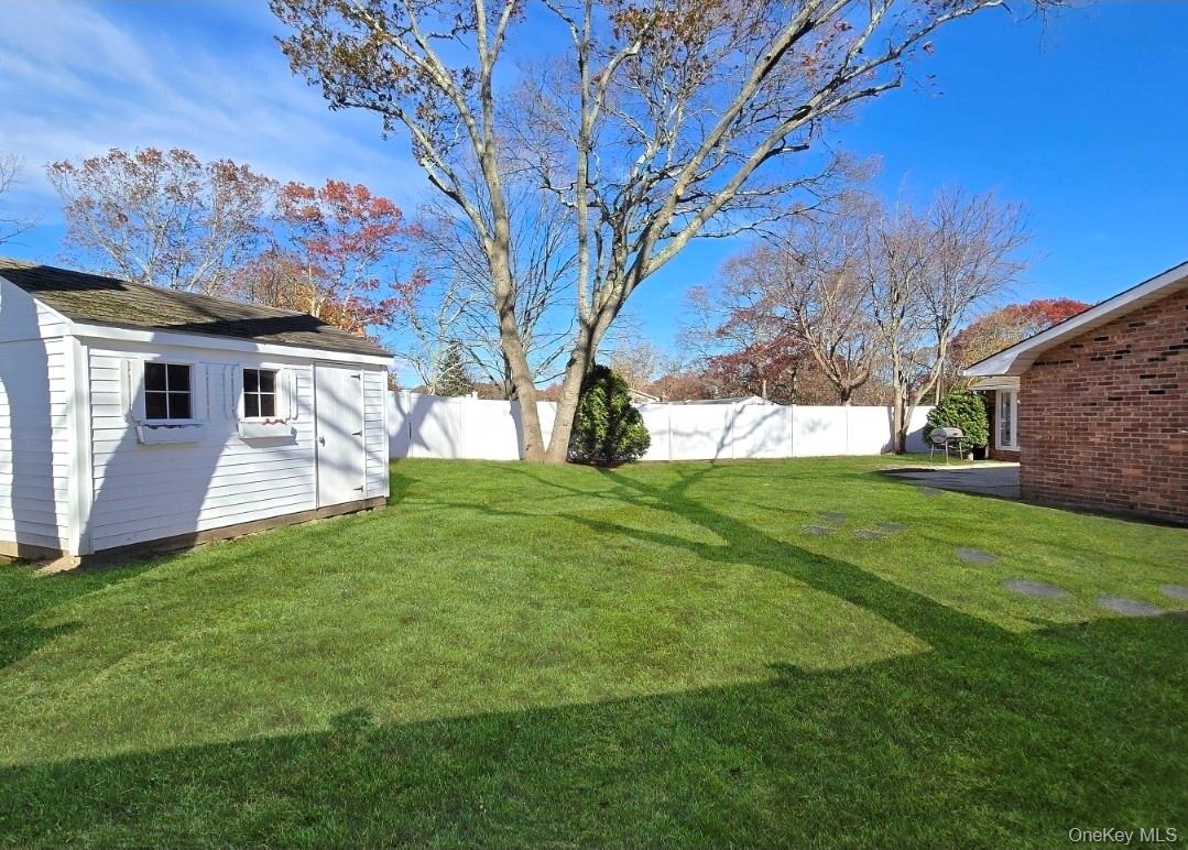 11 Hill Street, Ronkonkoma, NY 11779