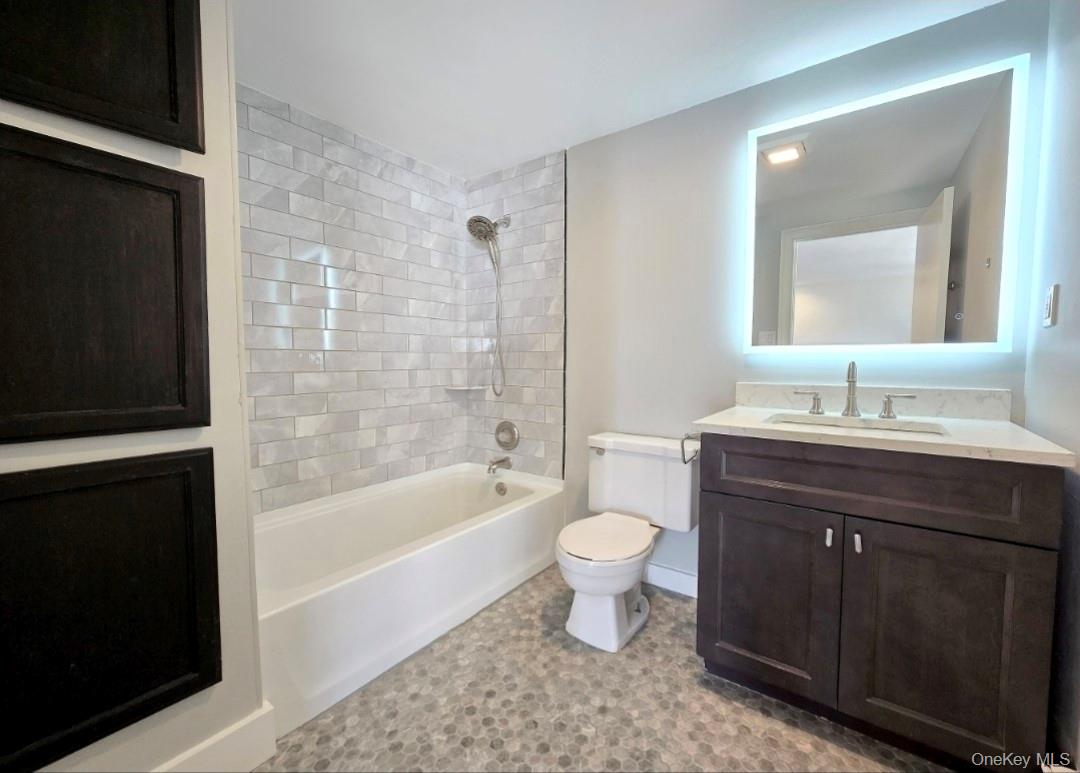 11 Hill Street, Ronkonkoma, NY 11779