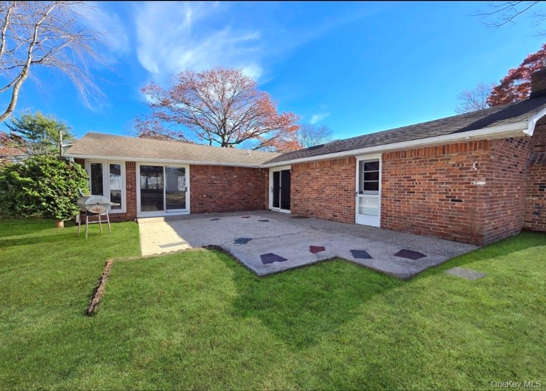 11 Hill Street, Ronkonkoma, NY 11779