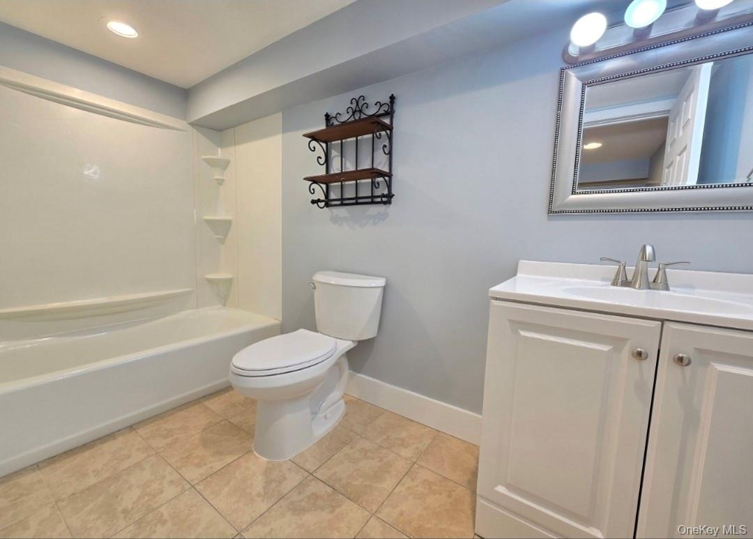 11 Hill Street, Ronkonkoma, NY 11779