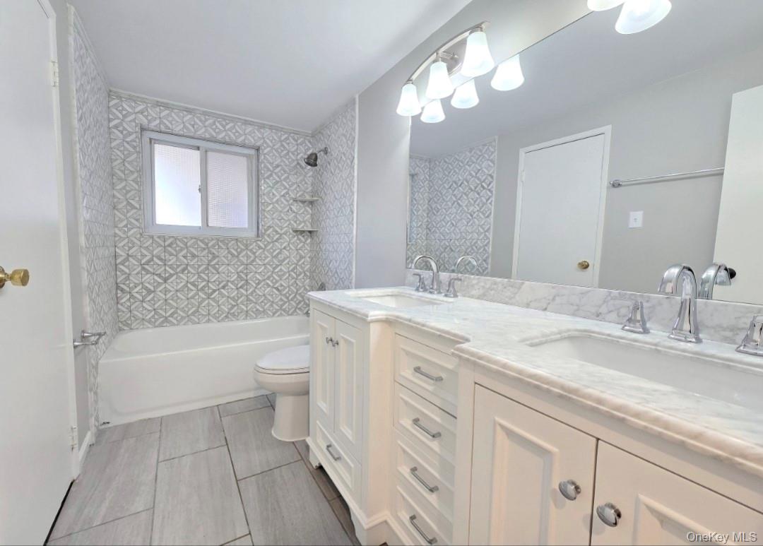 11 Hill Street, Ronkonkoma, NY 11779