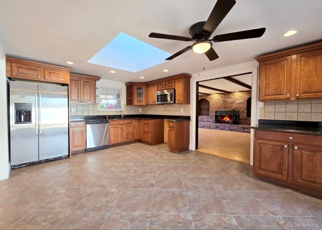 11 Hill Street, Ronkonkoma, NY 11779