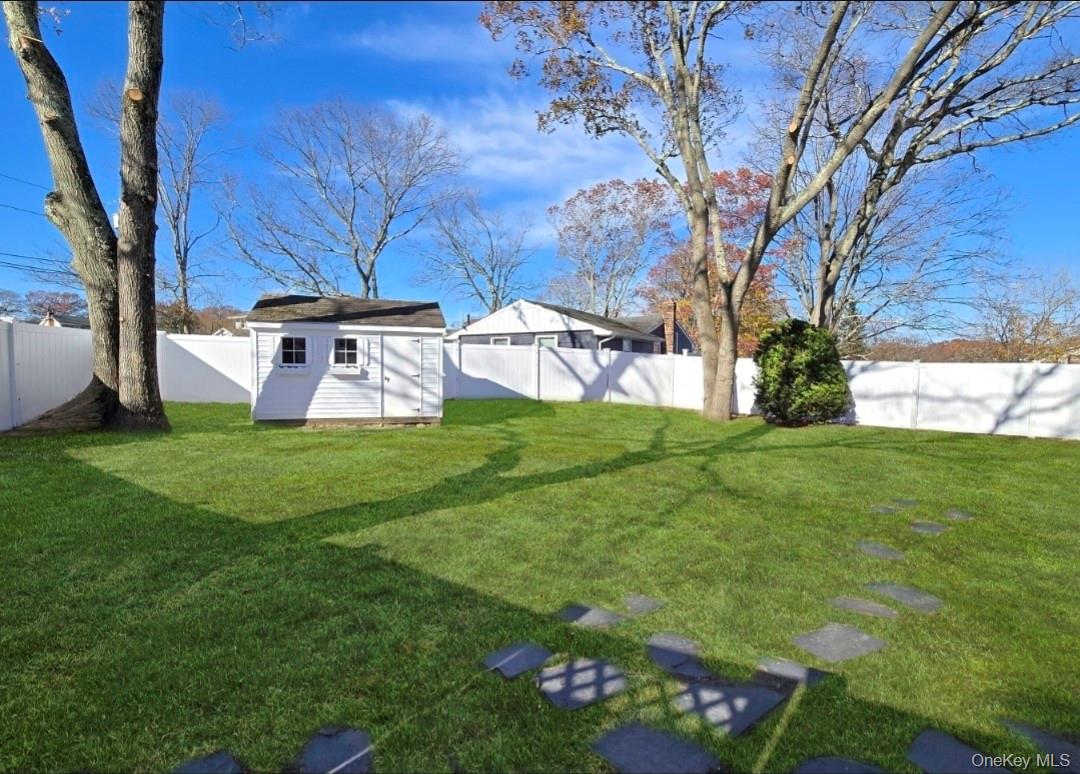 11 Hill Street, Ronkonkoma, NY 11779