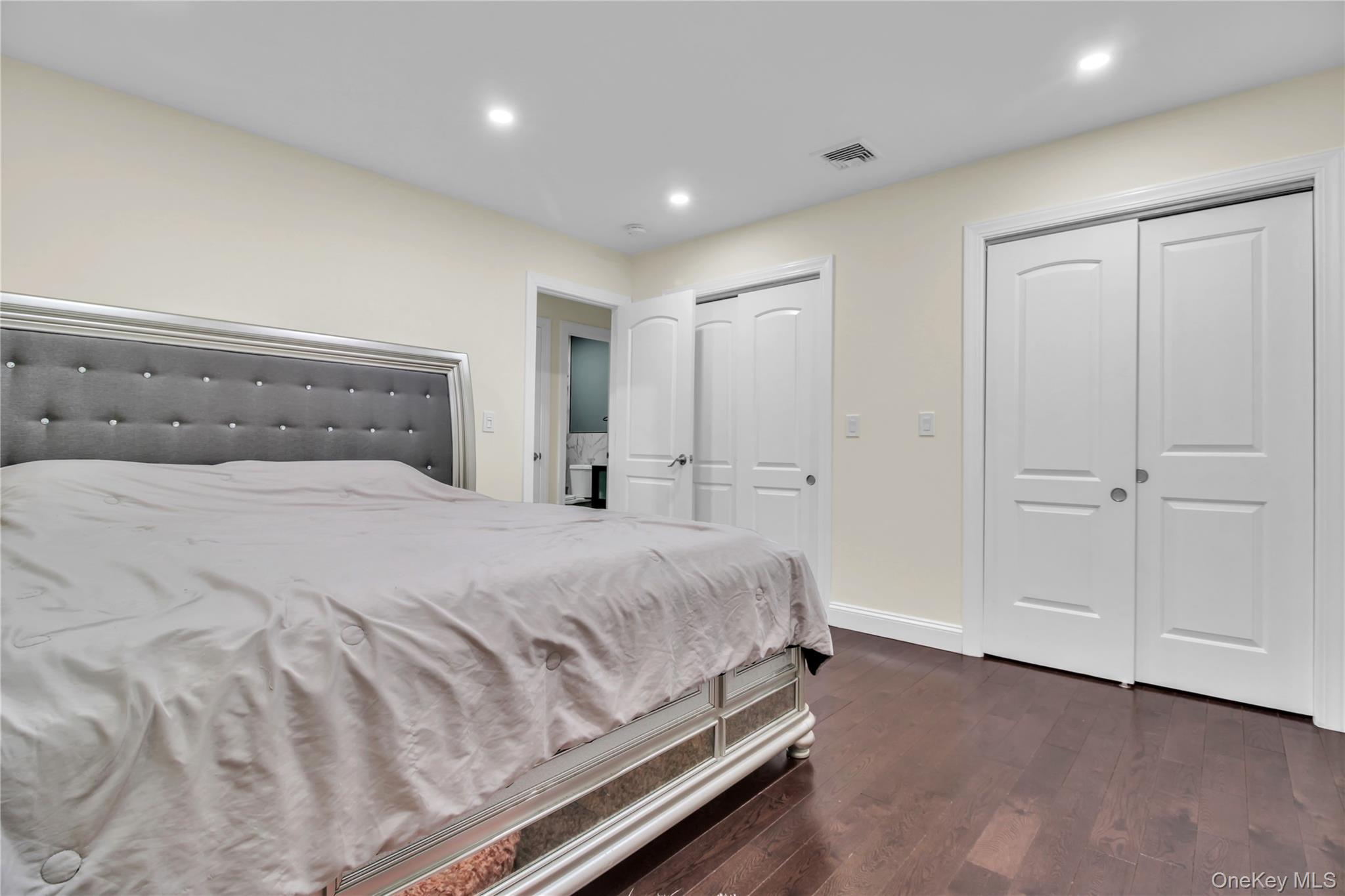 858 Prescott Street, Valley Stream, NY 11580