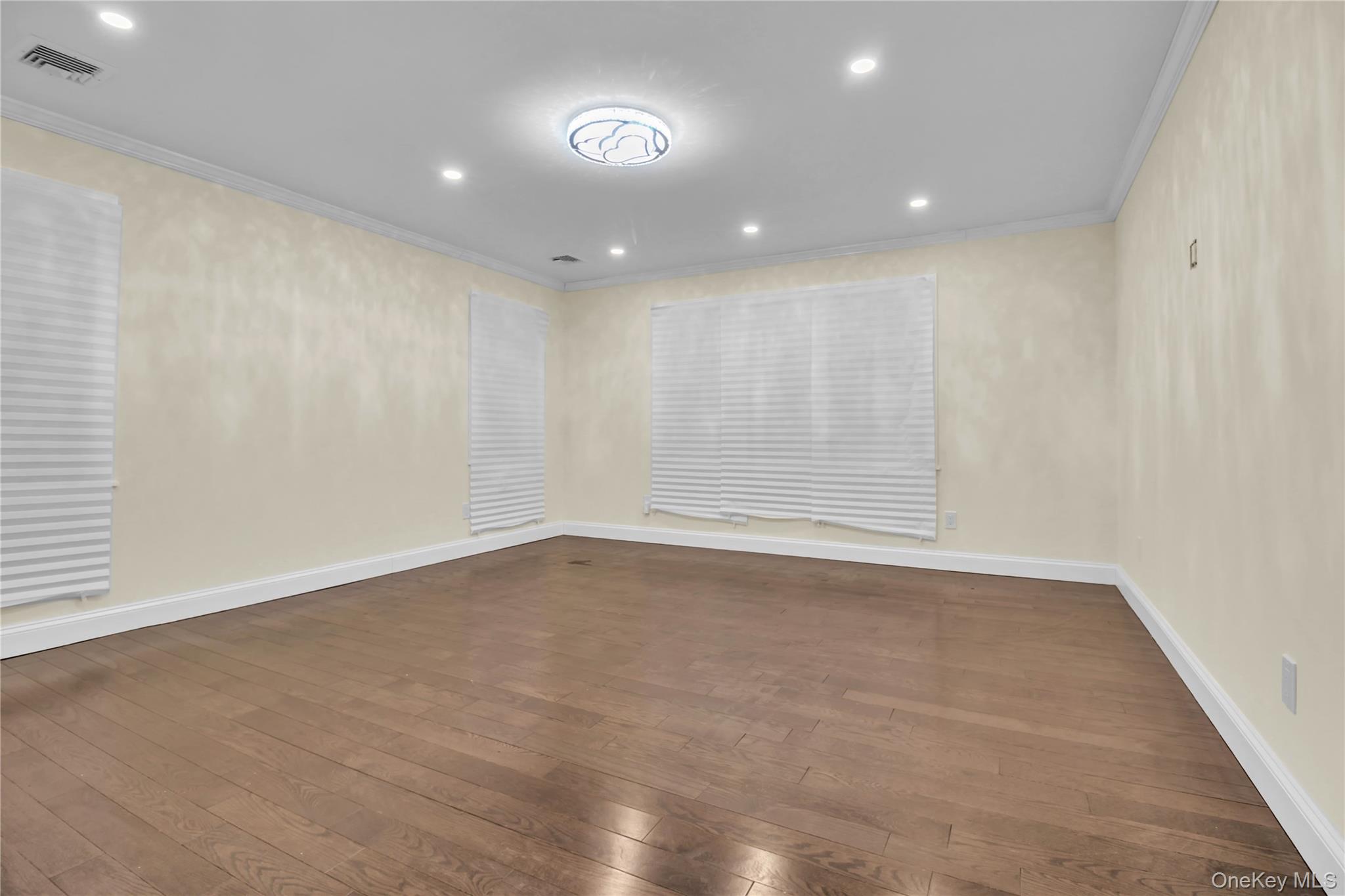 858 Prescott Street, Valley Stream, NY 11580