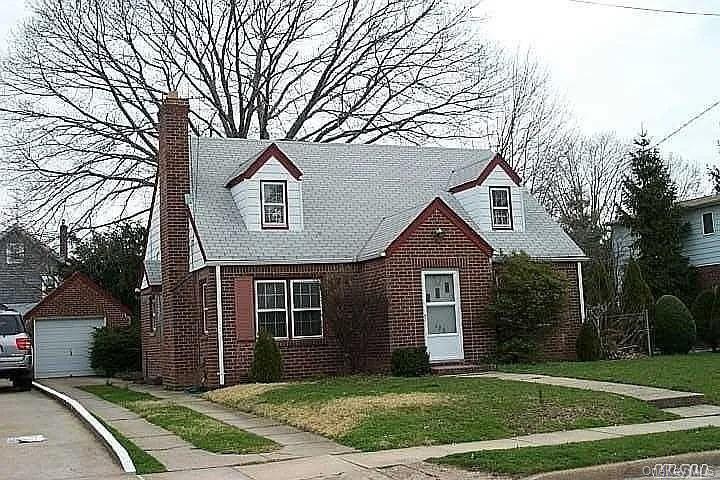 120 Fairfield Avenue, Mineola, NY 11501