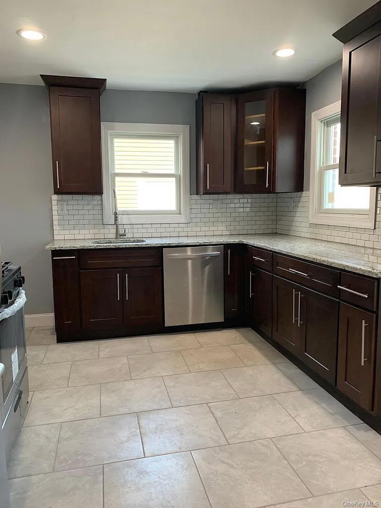 120 Fairfield Avenue, Mineola, NY 11501