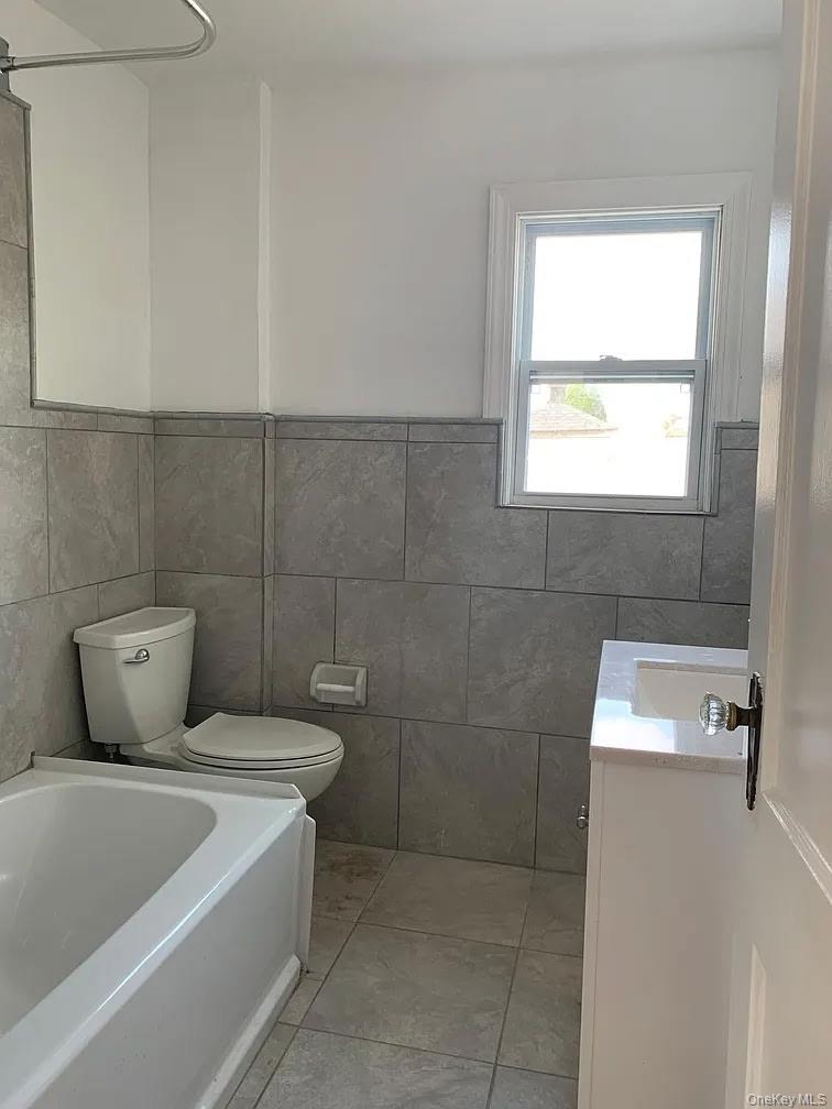 120 Fairfield Avenue, Mineola, NY 11501