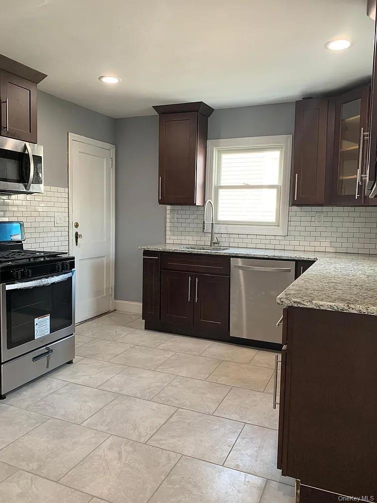 120 Fairfield Avenue, Mineola, NY 11501