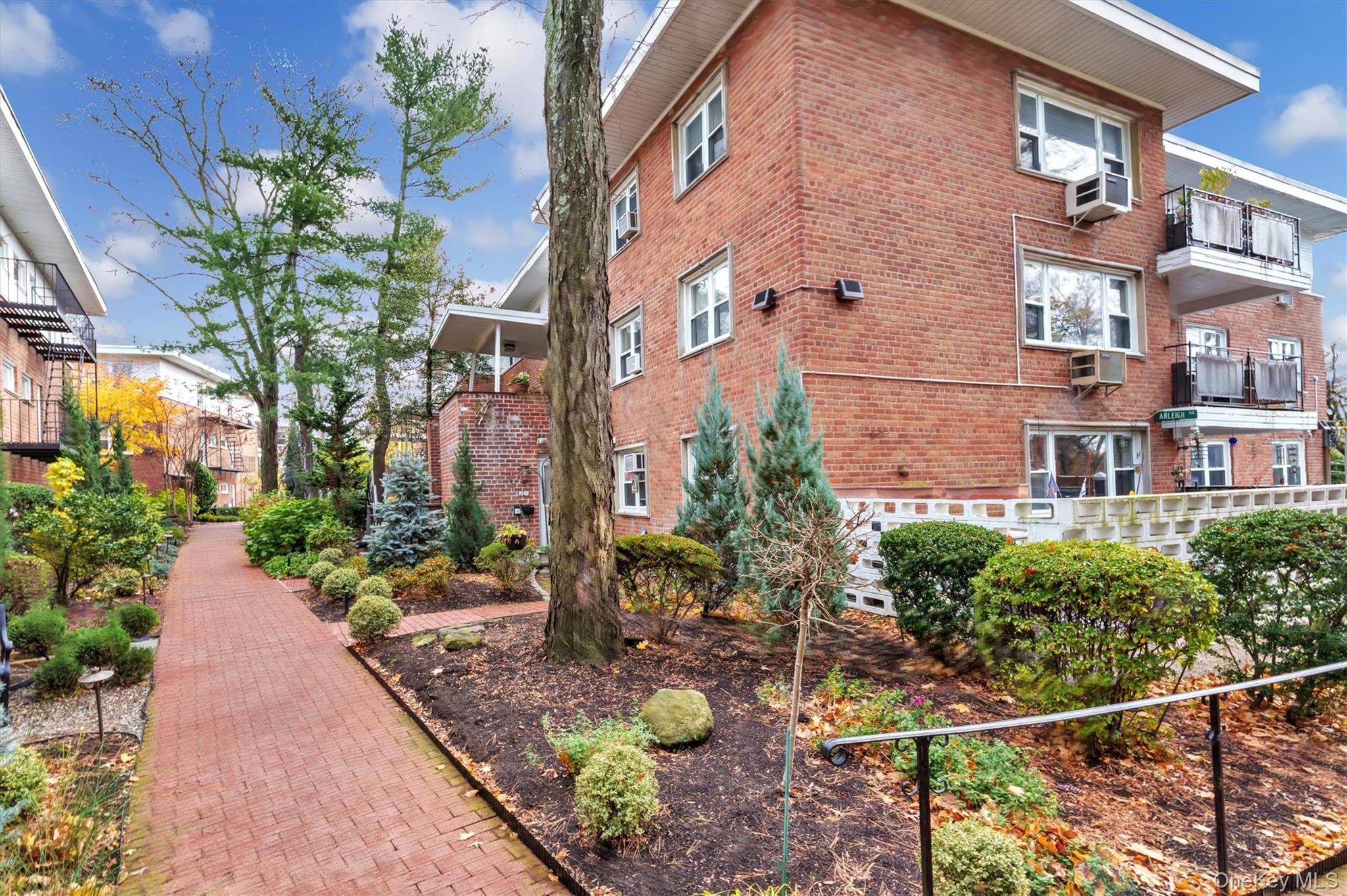 200 S Middle Neck Road # J-6, Great Neck, NY 11021