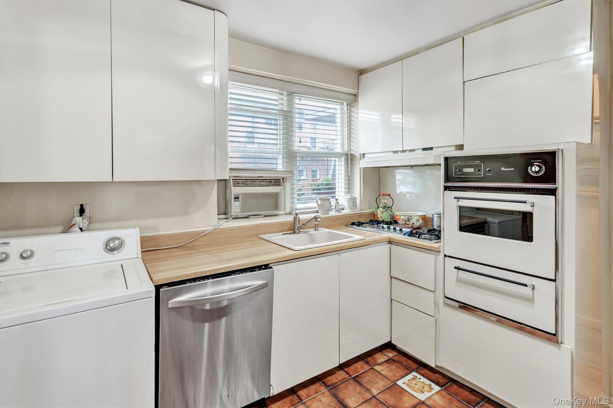 200 S Middle Neck Road # J-6, Great Neck, NY 11021