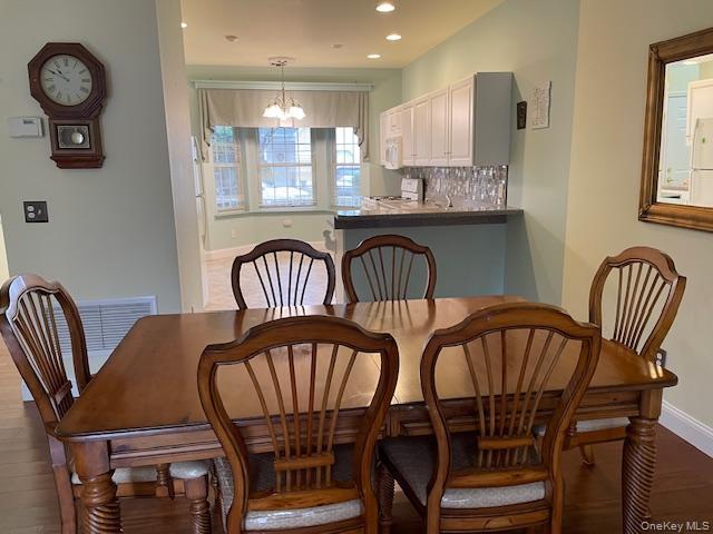 6 Oyster Cove Lane, Blue Point, NY 11715