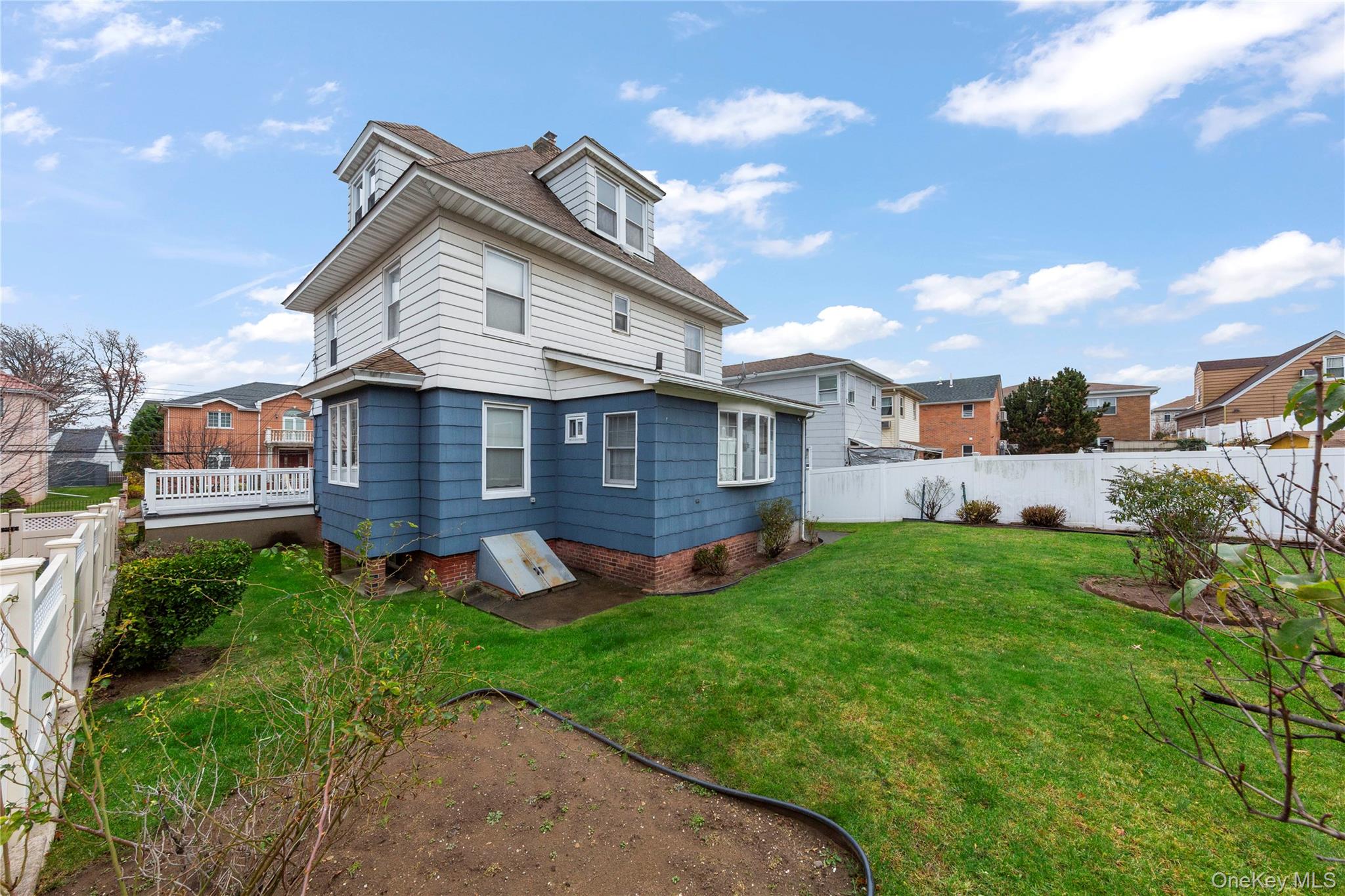 806 Clintonville Street, Whitestone, NY 11357