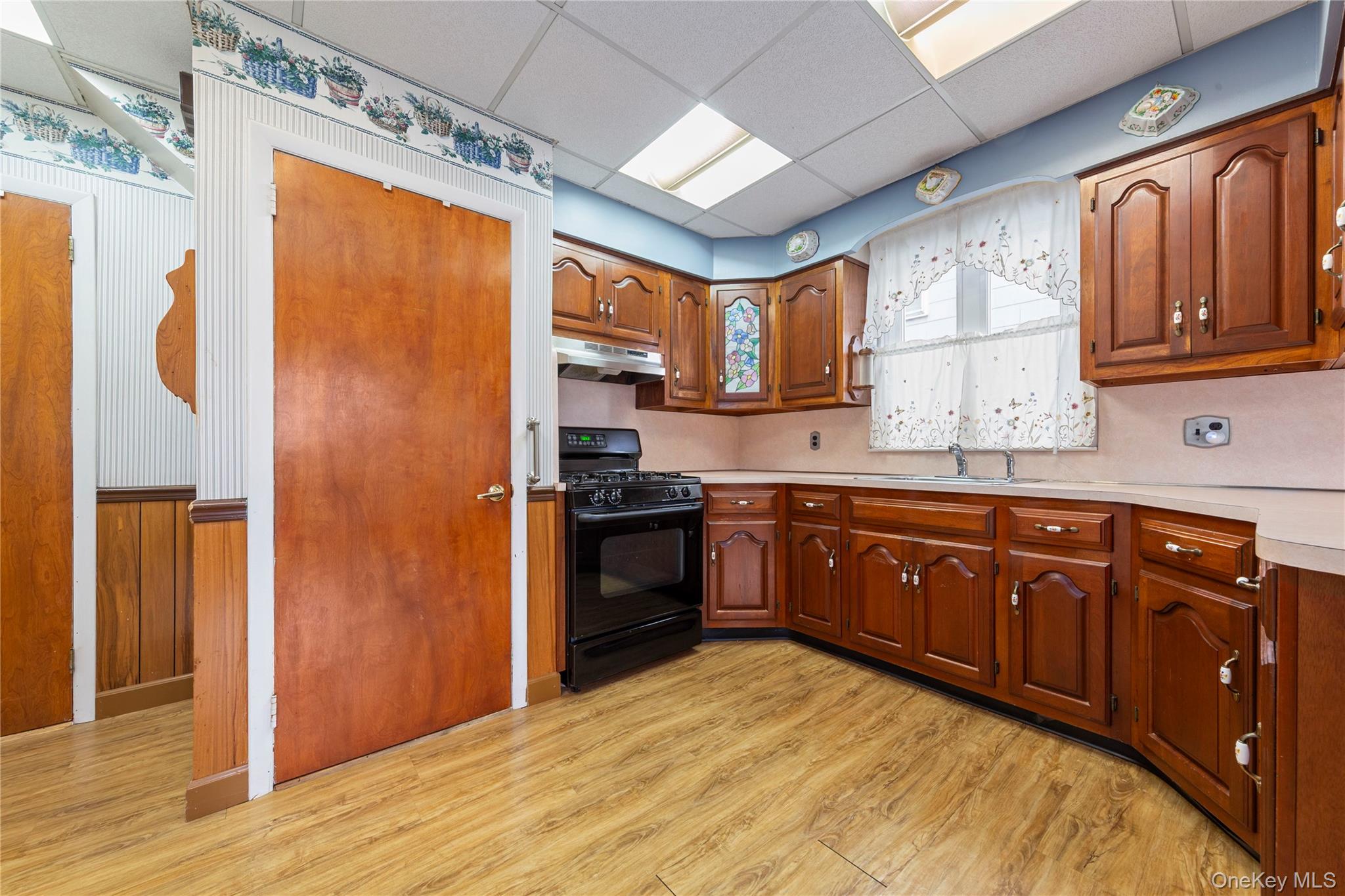 806 Clintonville Street, Whitestone, NY 11357