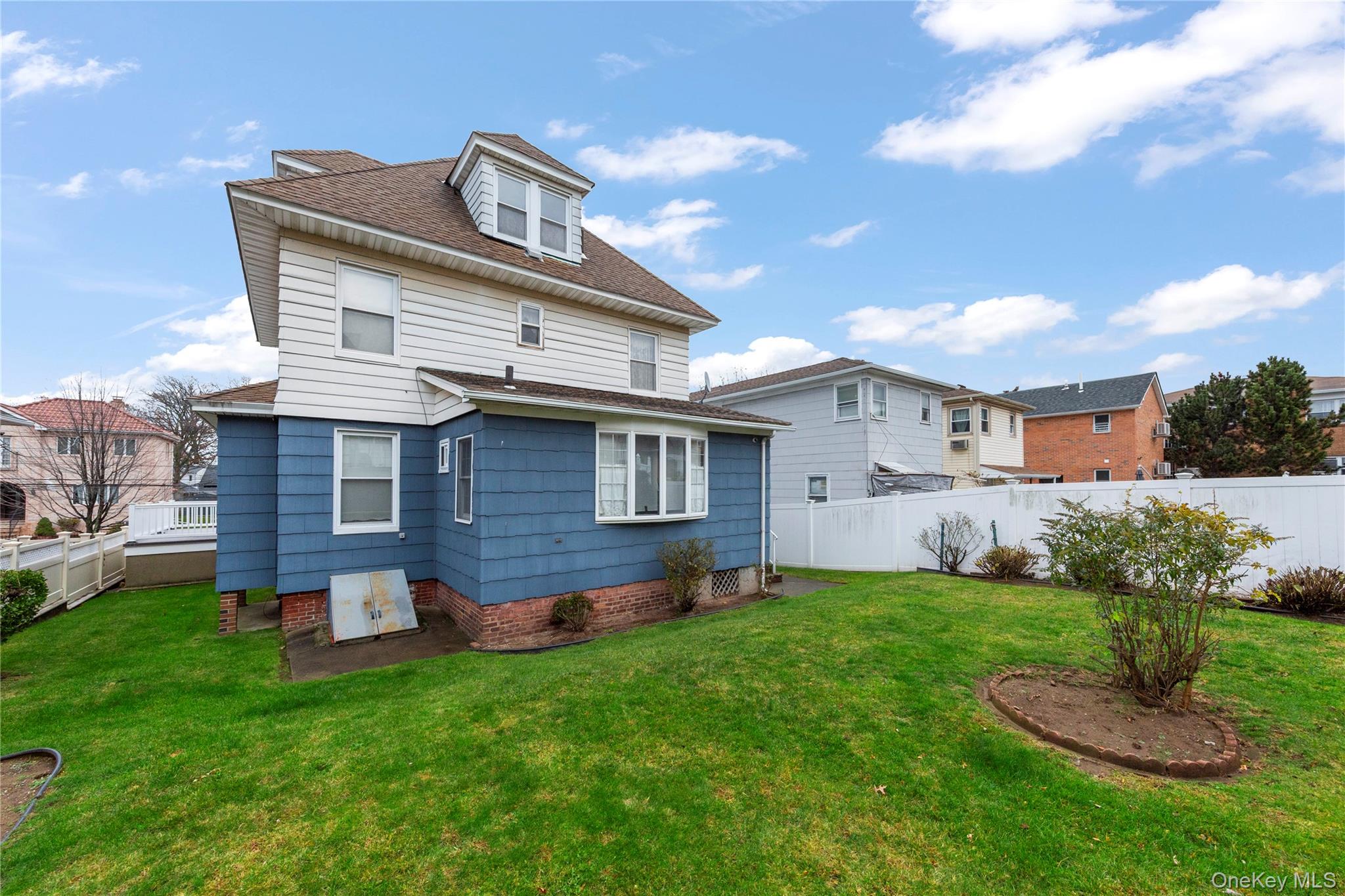 806 Clintonville Street, Whitestone, NY 11357