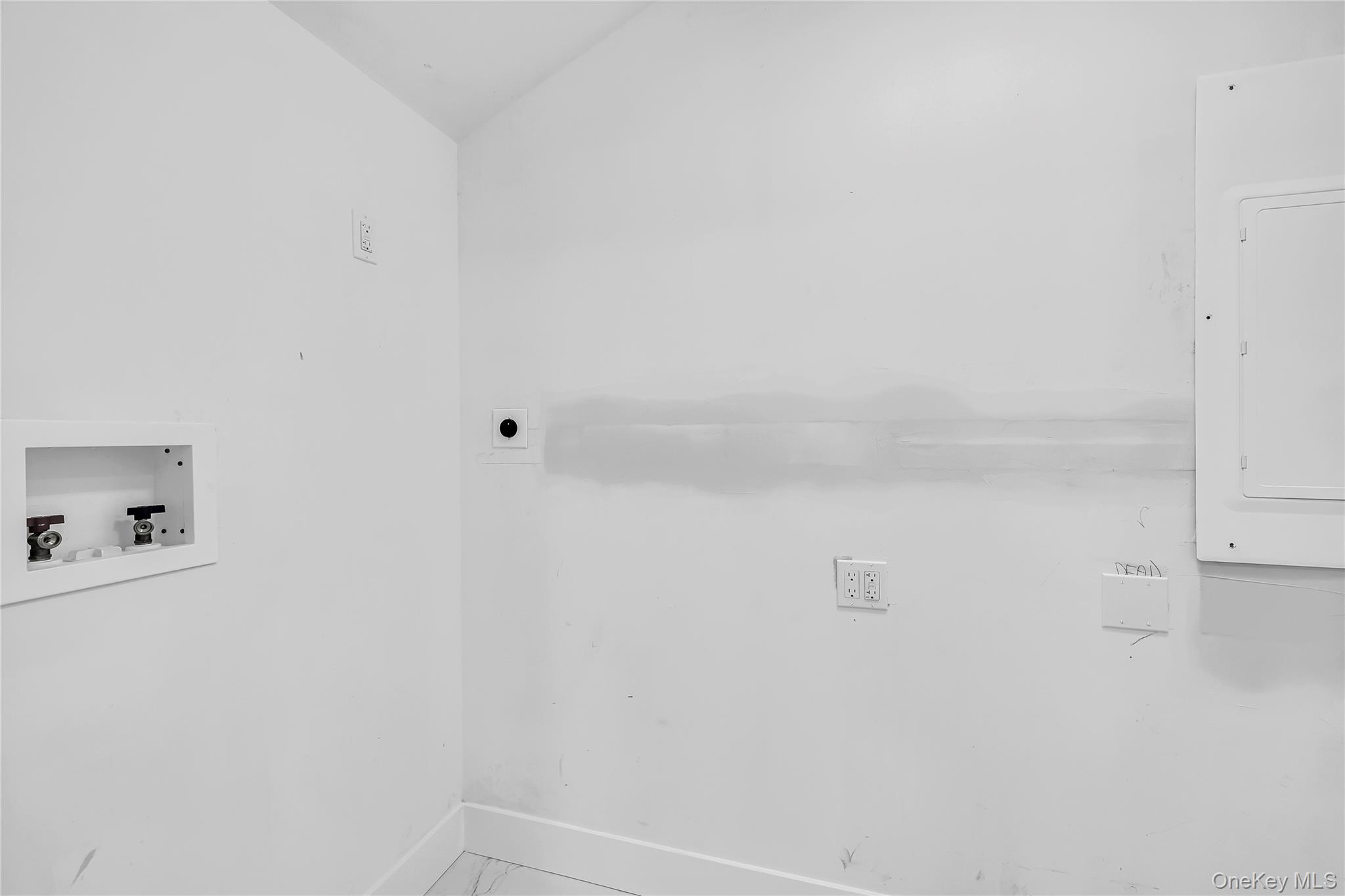 9 Lewis Street, Riverhead, NY 11901