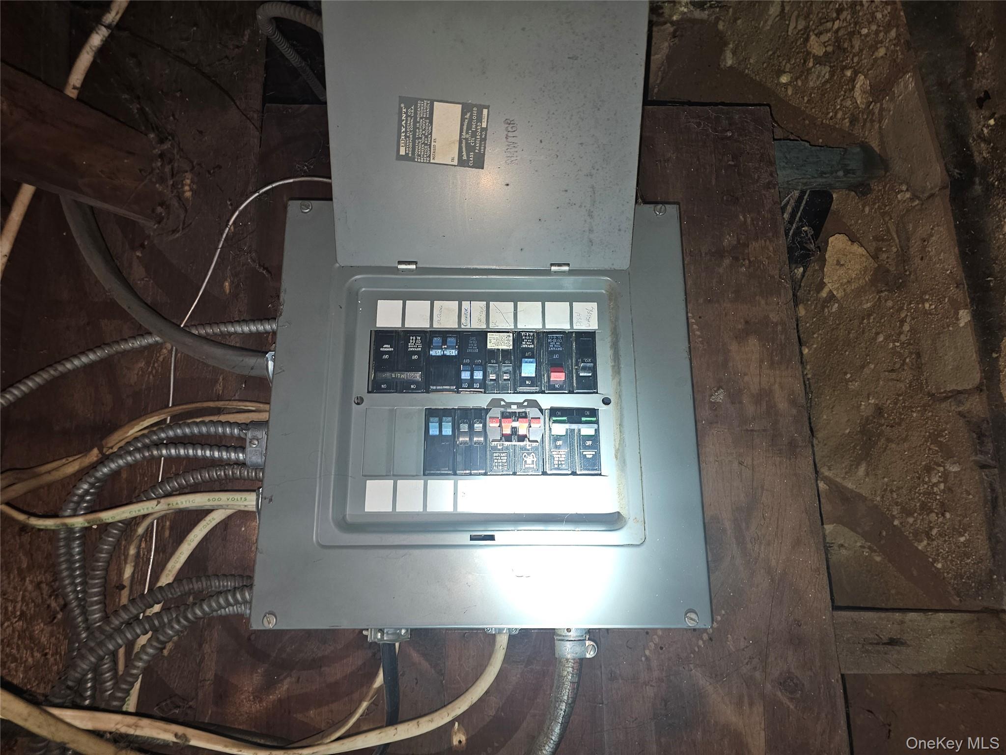 49 Arnold Avenue S, West Babylon, NY 11704