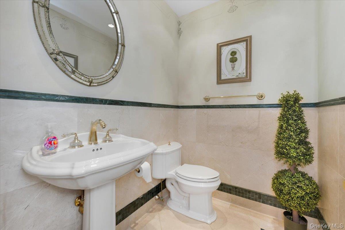 165 Peninsula Drive, Babylon, NY 11702