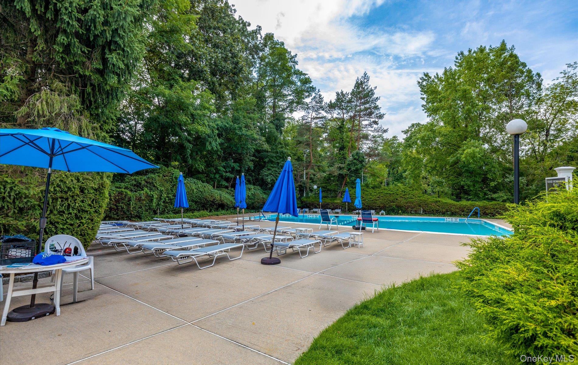 105 Glen Way, Syosset, NY 11791