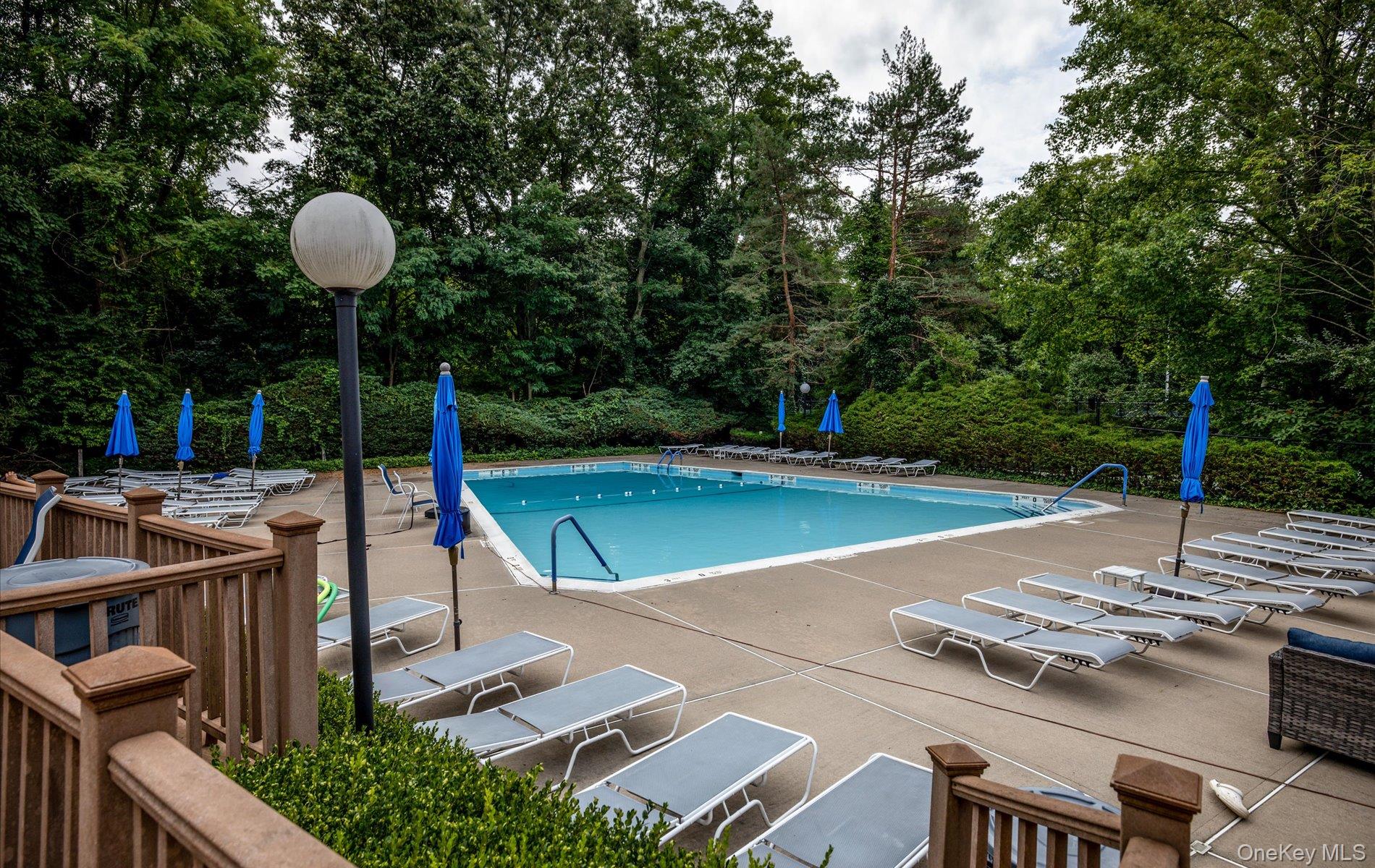 105 Glen Way, Syosset, NY 11791