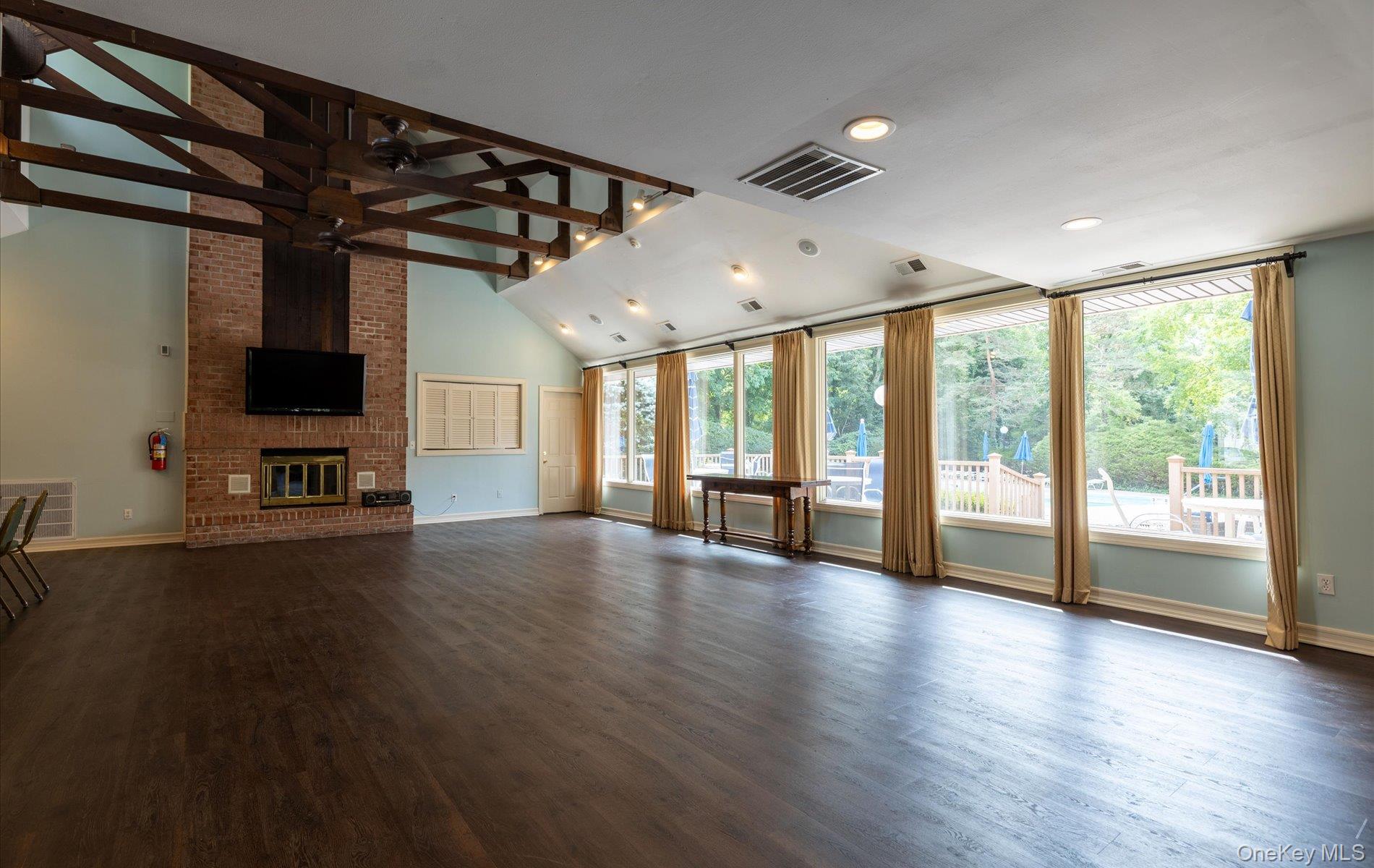 105 Glen Way, Syosset, NY 11791