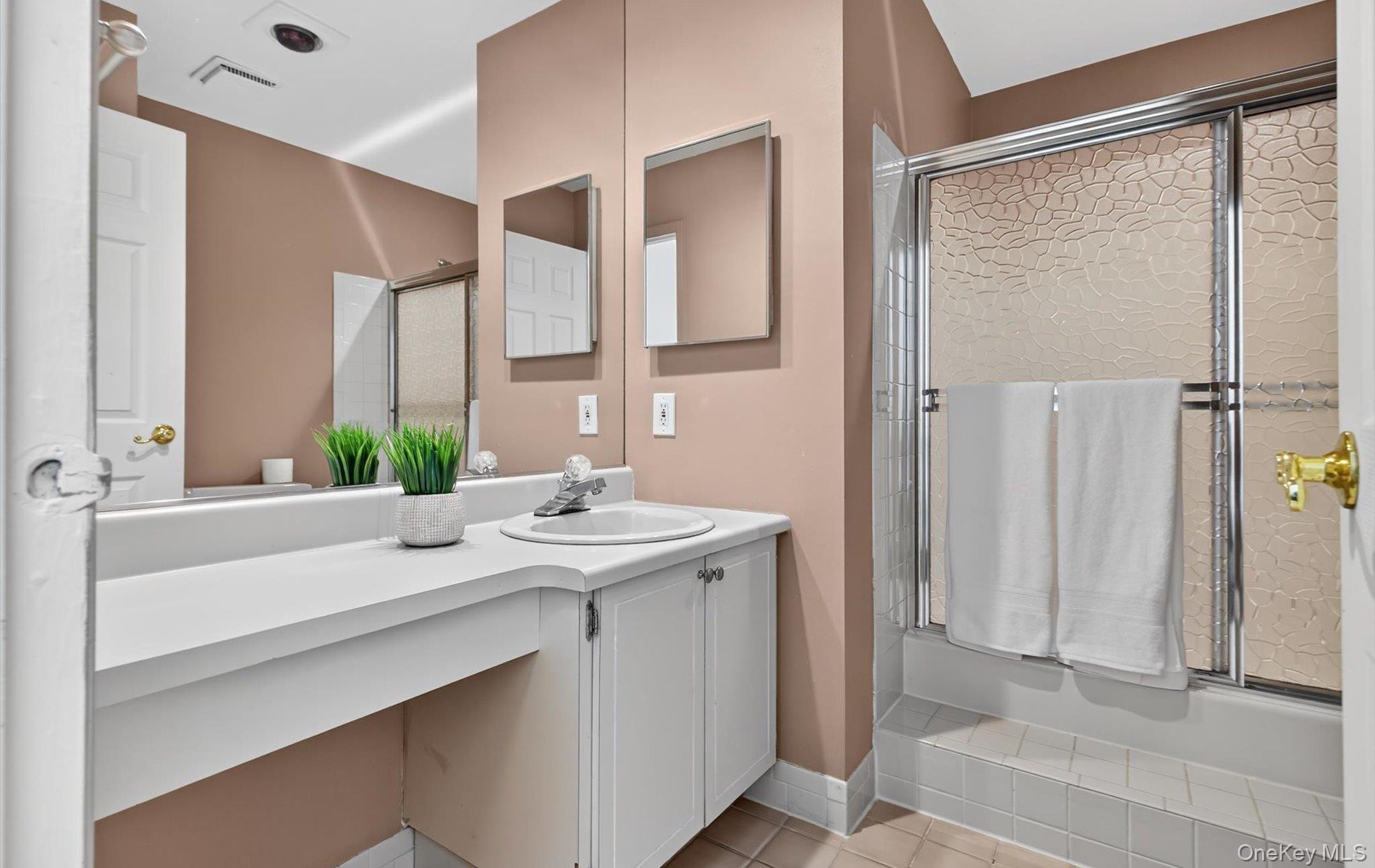 105 Glen Way, Syosset, NY 11791