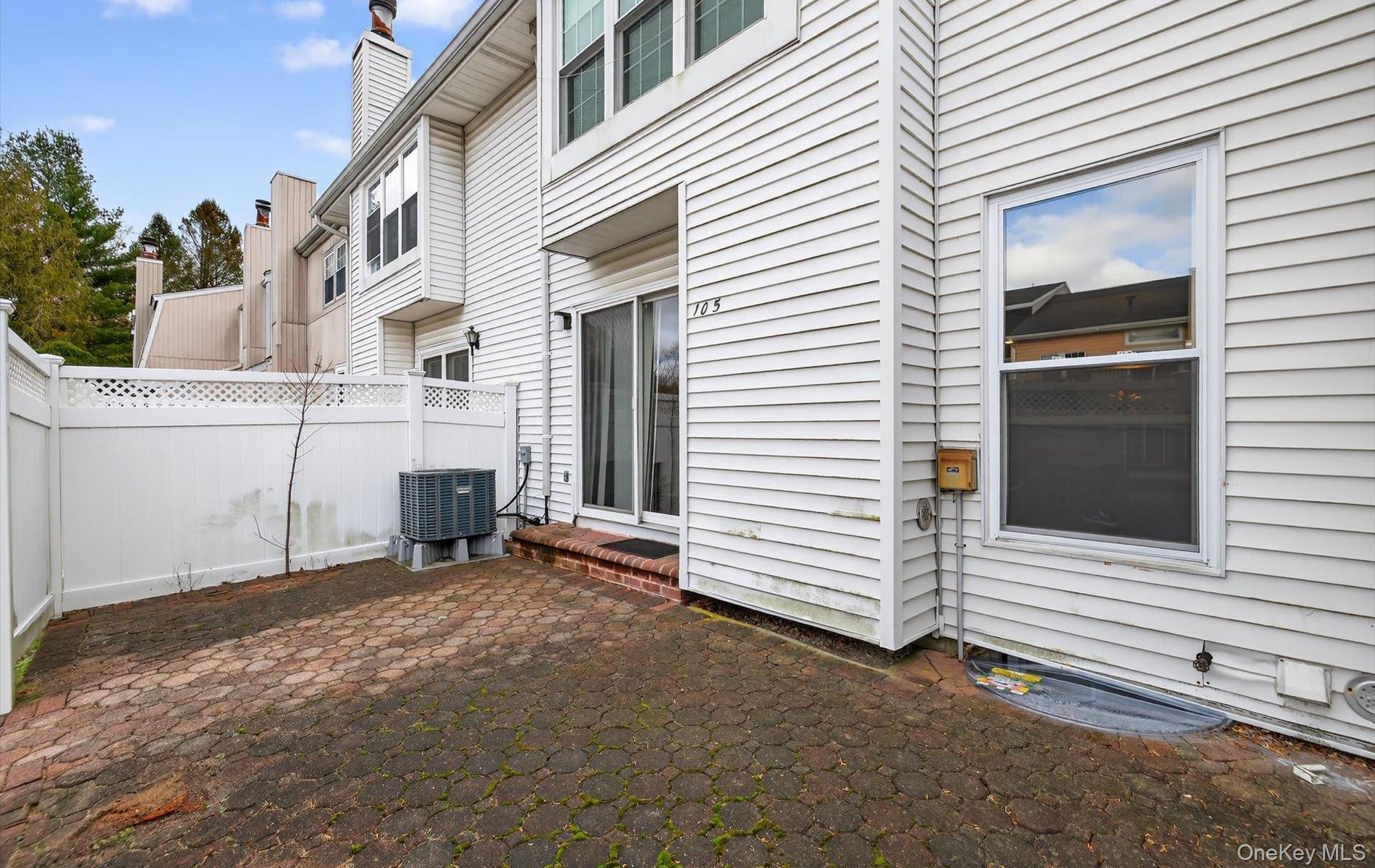 105 Glen Way, Syosset, NY 11791