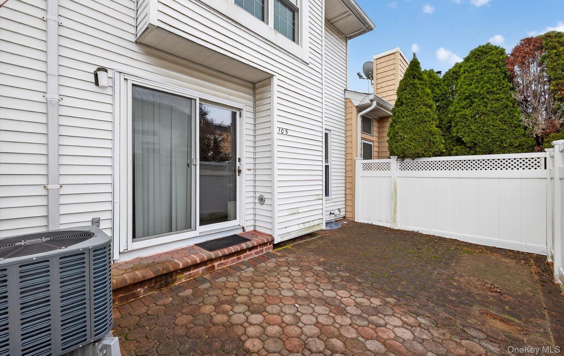 105 Glen Way, Syosset, NY 11791