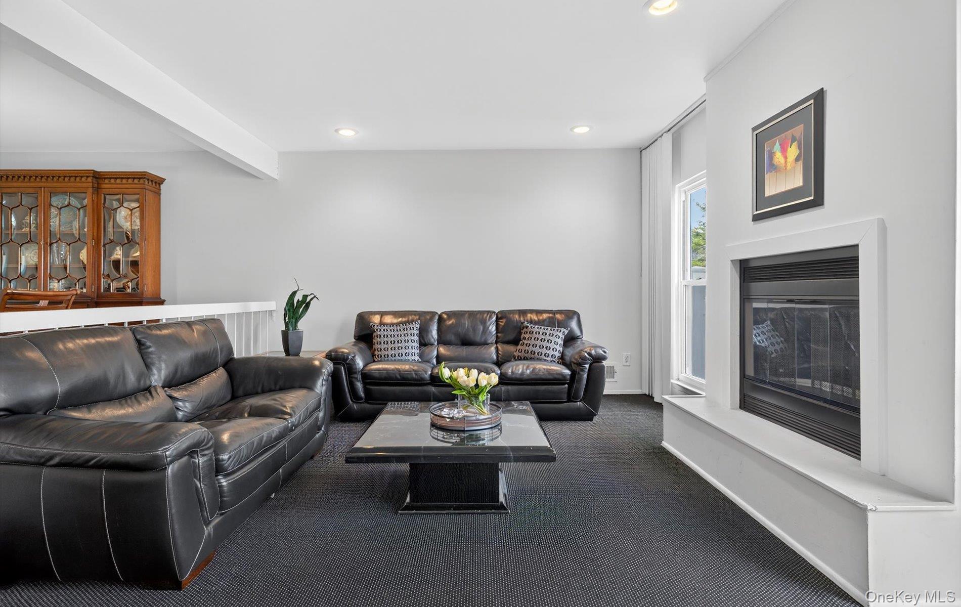 105 Glen Way, Syosset, NY 11791