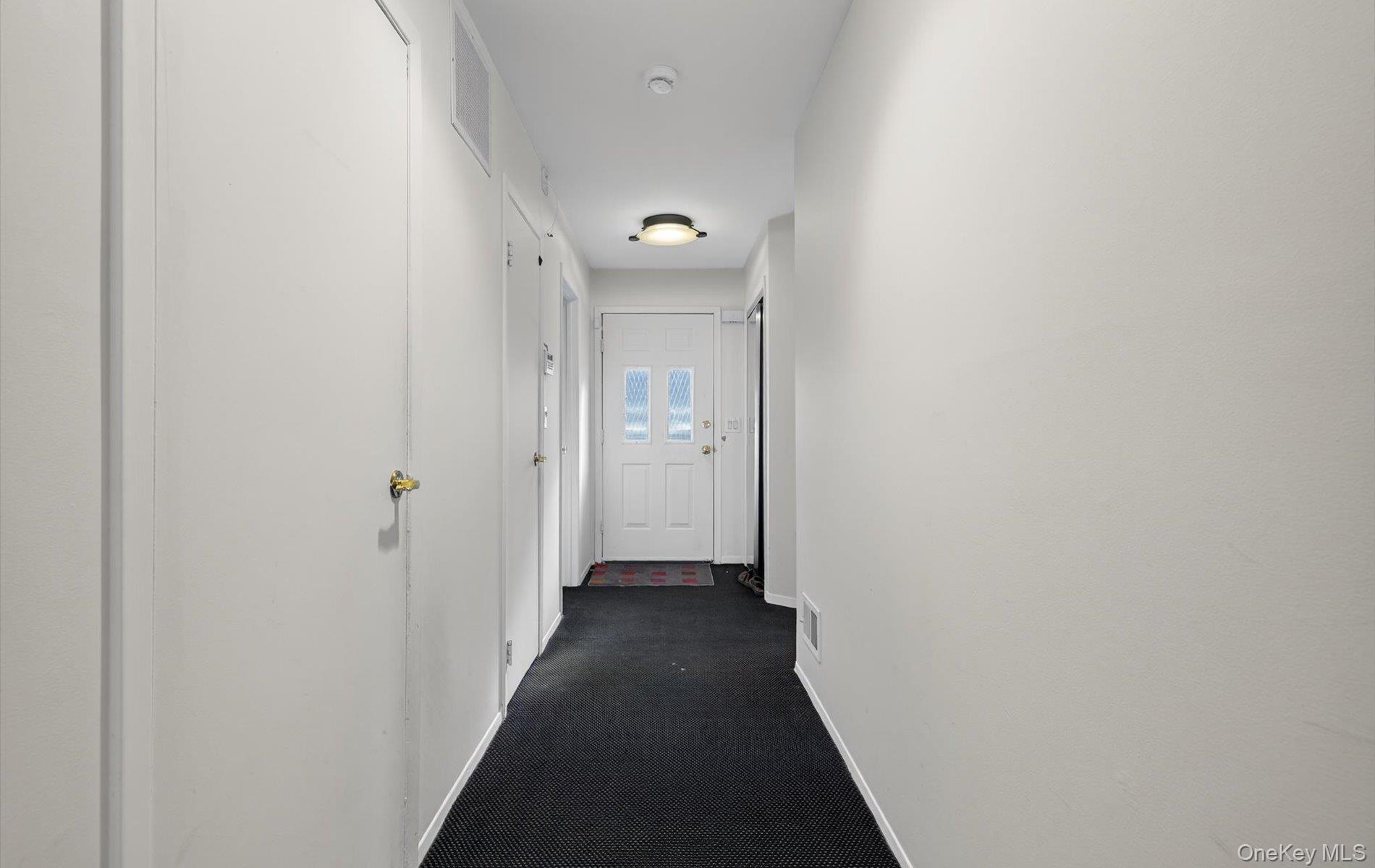 105 Glen Way, Syosset, NY 11791