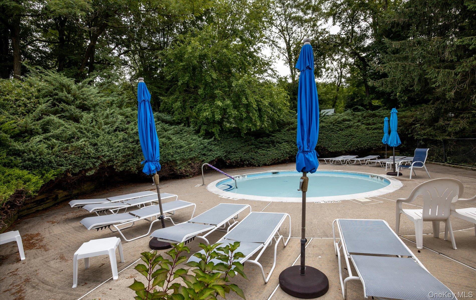 105 Glen Way, Syosset, NY 11791