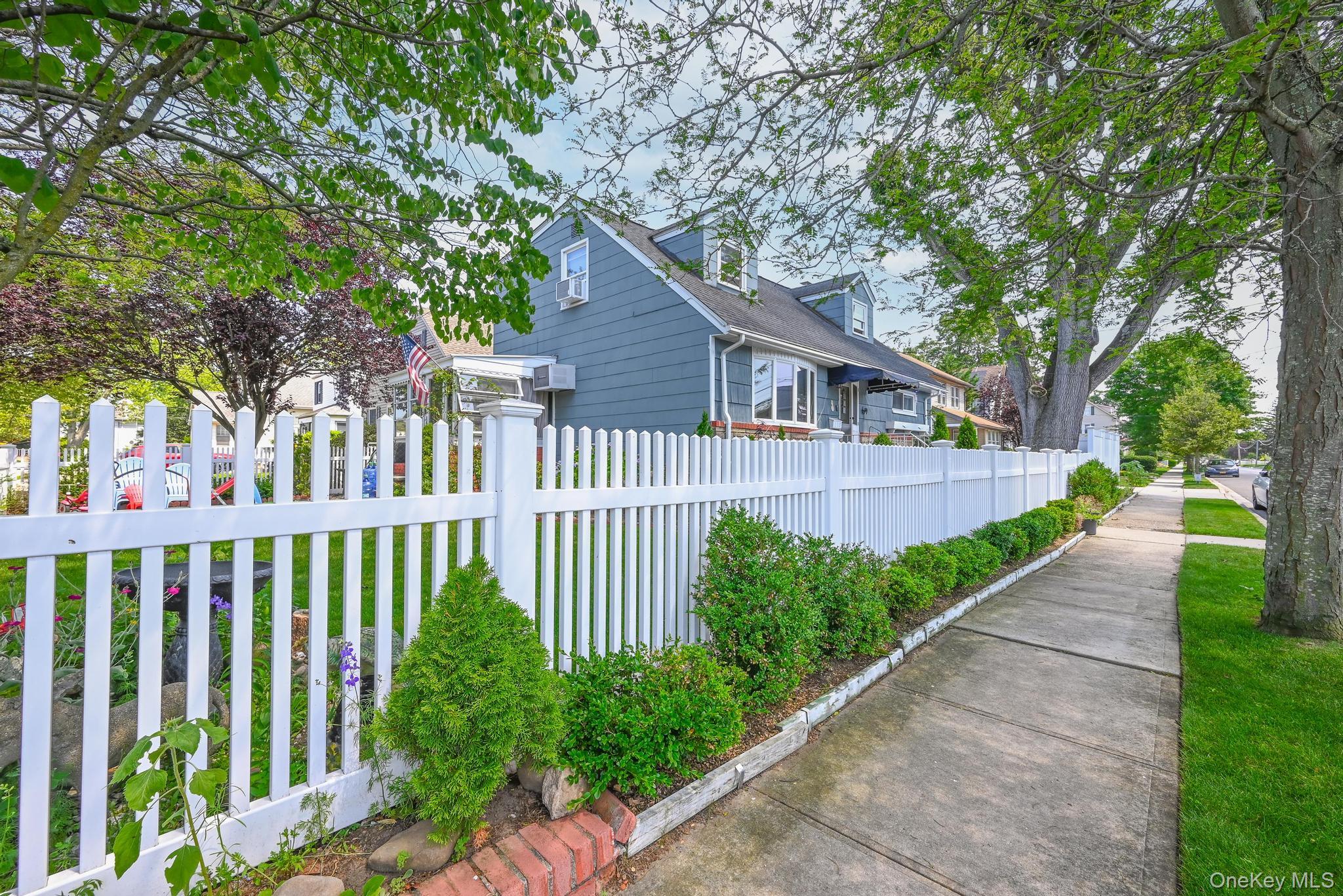 118 Edmund, Lynbrook, NY 11563