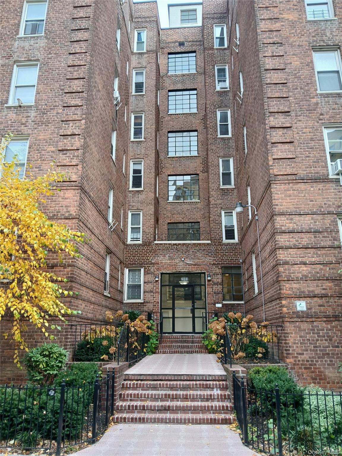 2080 Barnes Avenue # 3B, Bronx, NY 10462