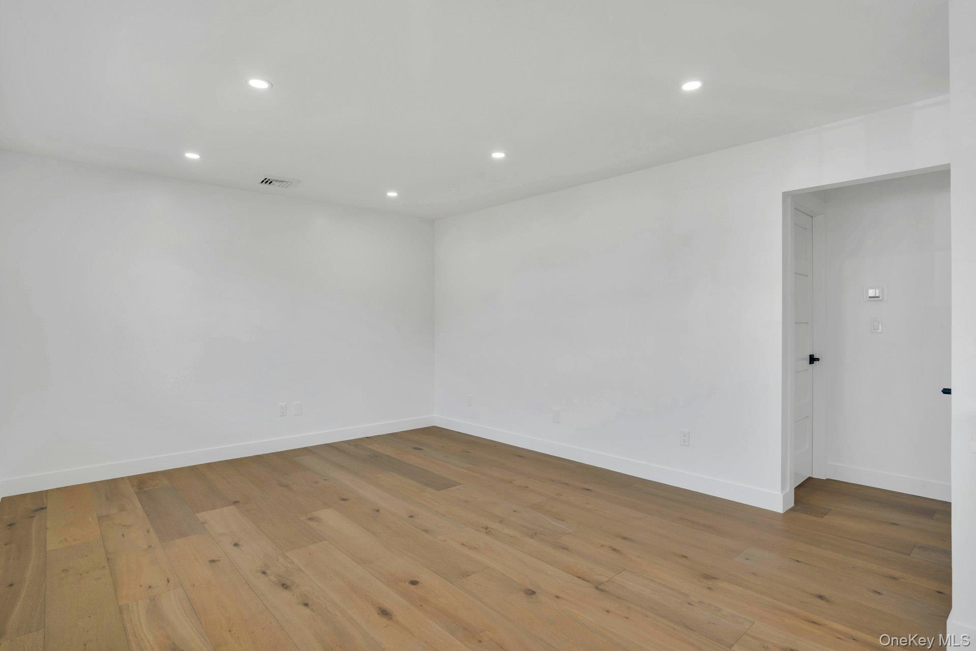 243 Lido Parkway, Lindenhurst, NY 11757