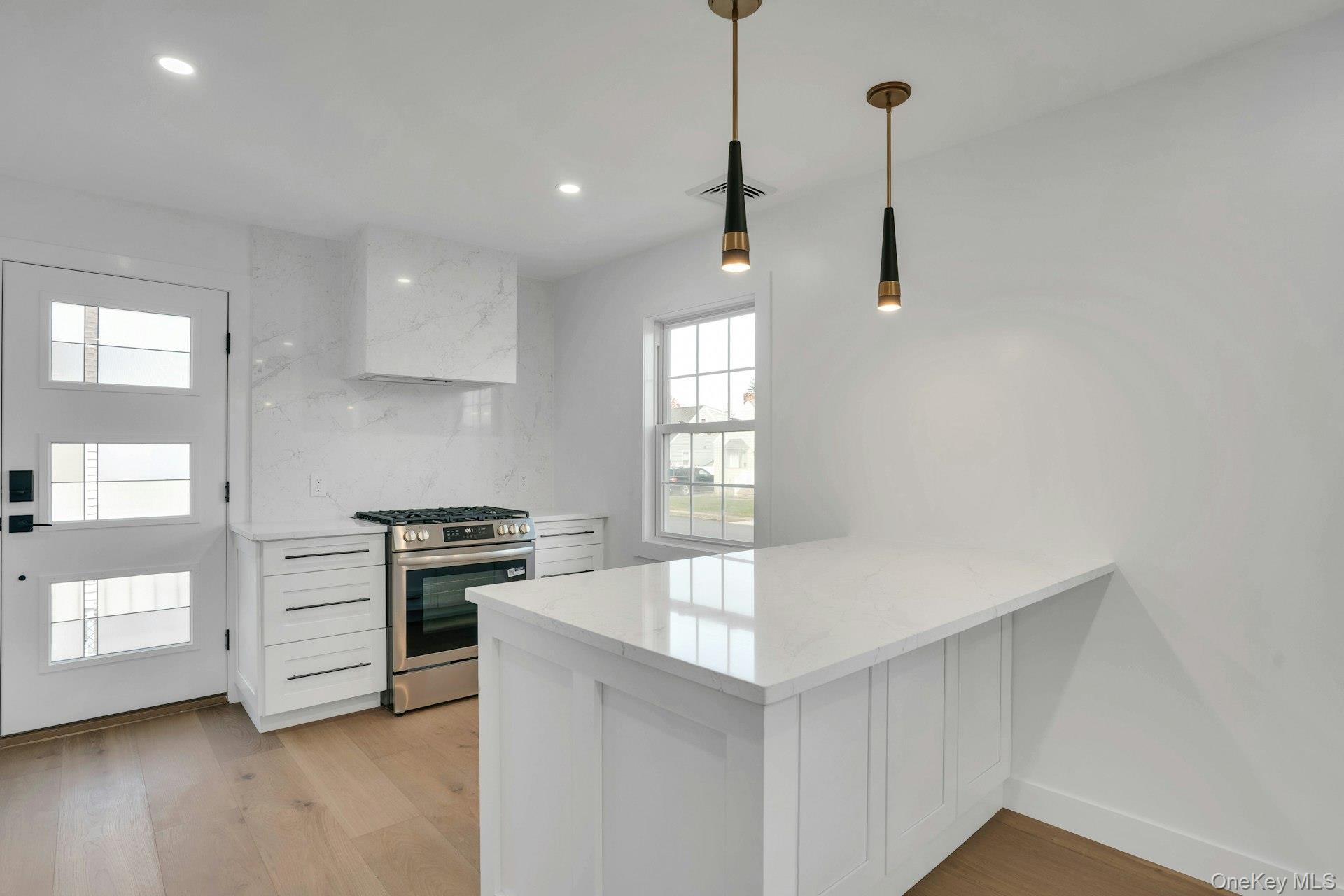 243 Lido Parkway, Lindenhurst, NY 11757