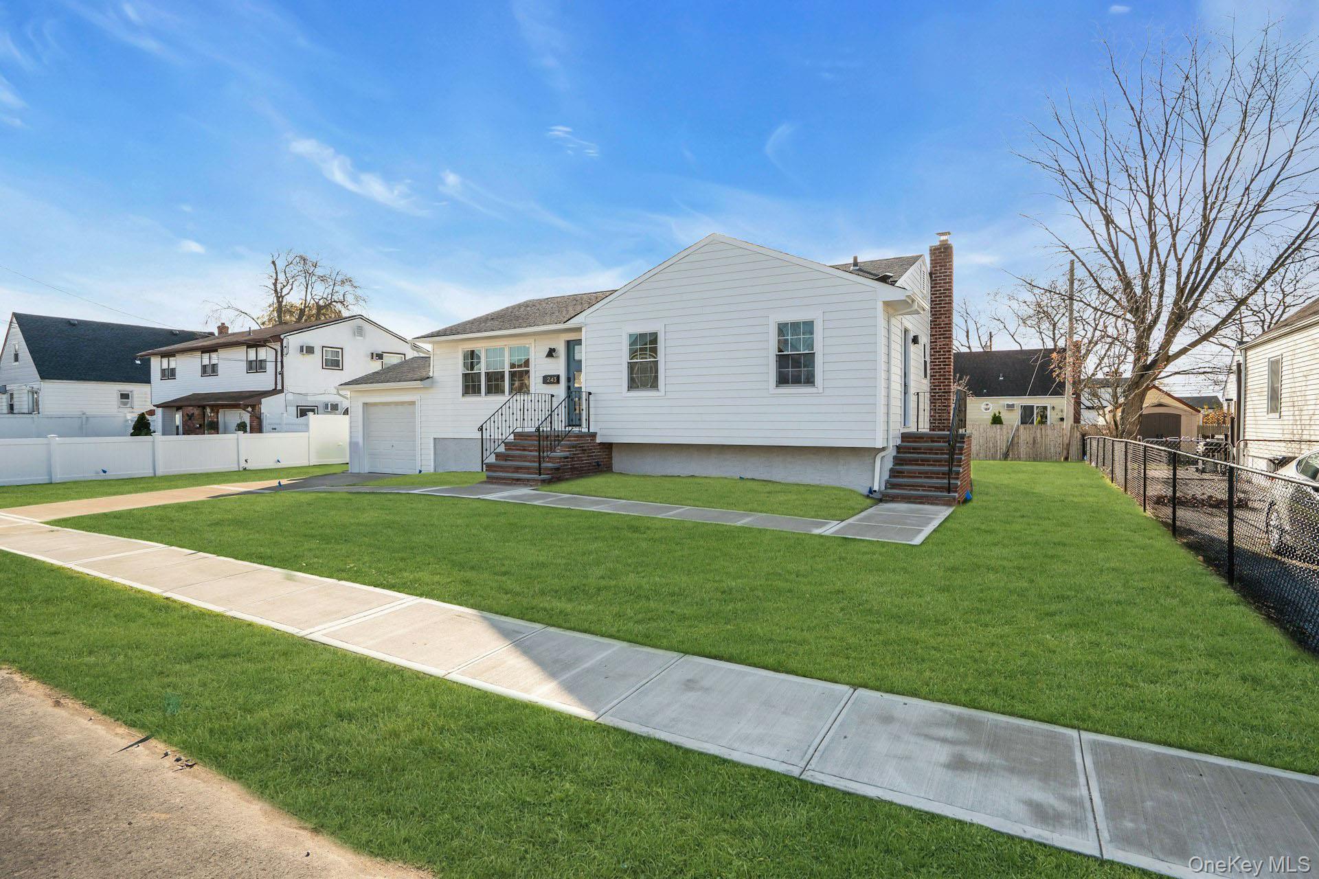 243 Lido Parkway, Lindenhurst, NY 11757