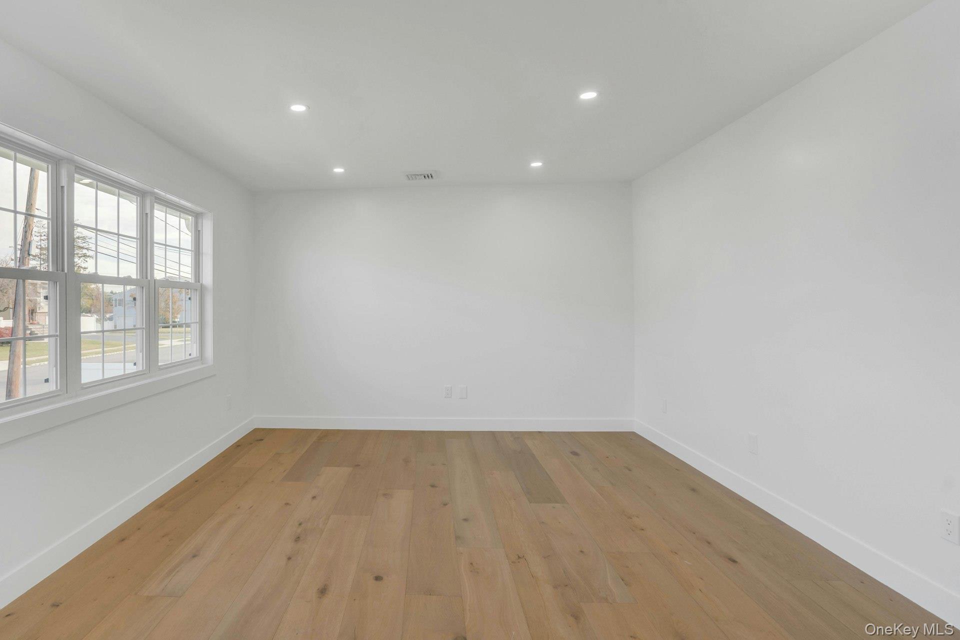 243 Lido Parkway, Lindenhurst, NY 11757