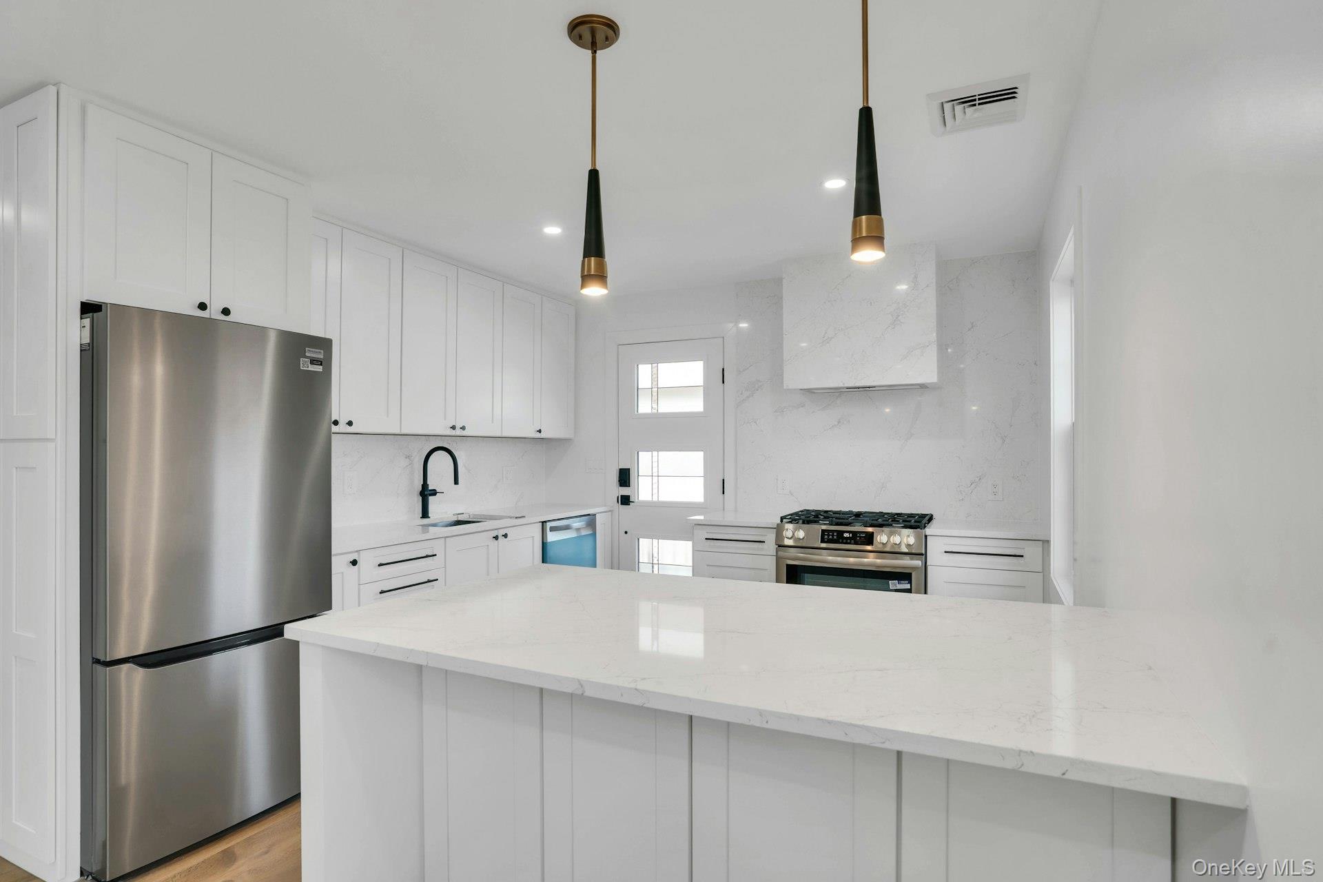 243 Lido Parkway, Lindenhurst, NY 11757