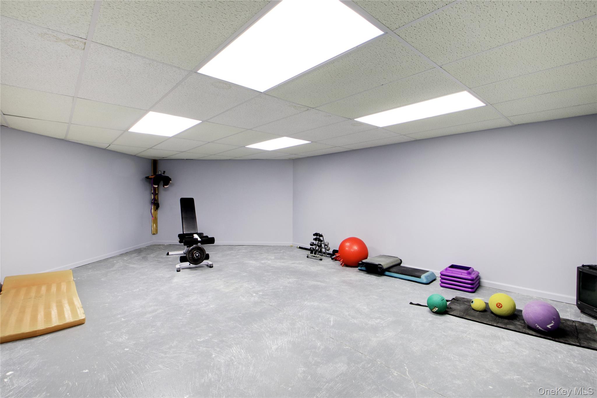 7 Pin Oak Court, Old Brookville, NY 11545