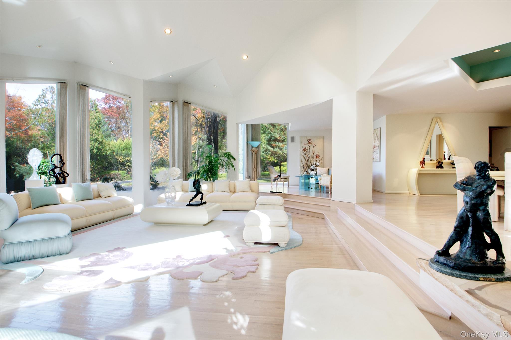 7 Pin Oak Court, Old Brookville, NY 11545