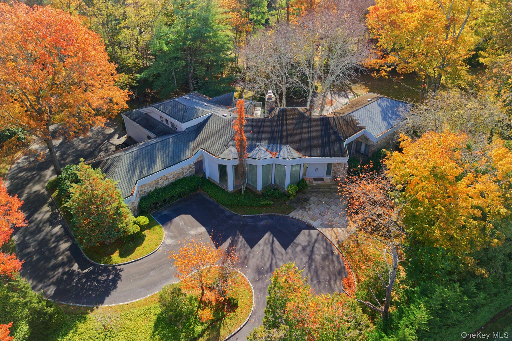 7 Pin Oak Court, Old Brookville, NY 11545