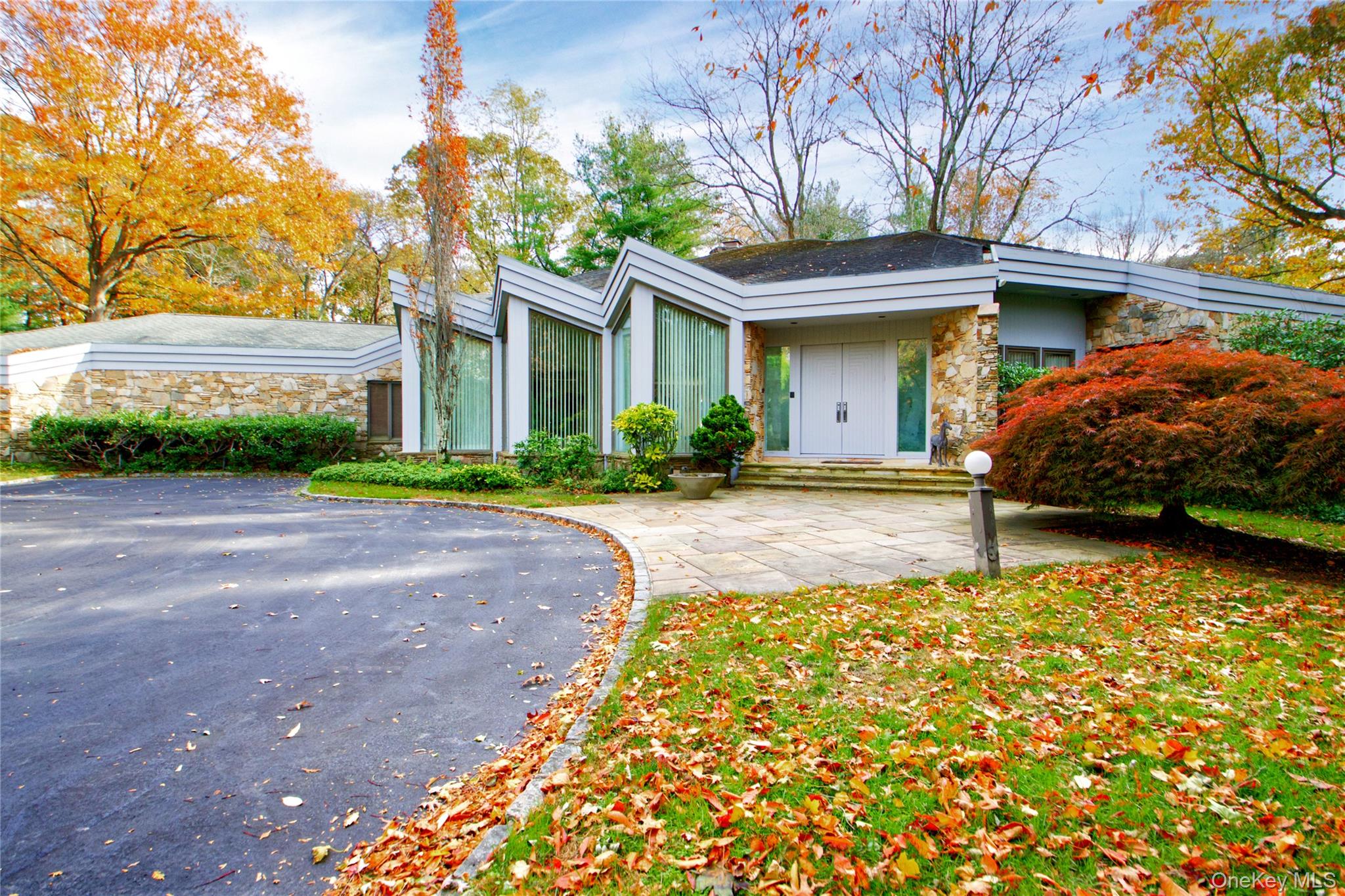 7 Pin Oak Court, Old Brookville, NY 11545