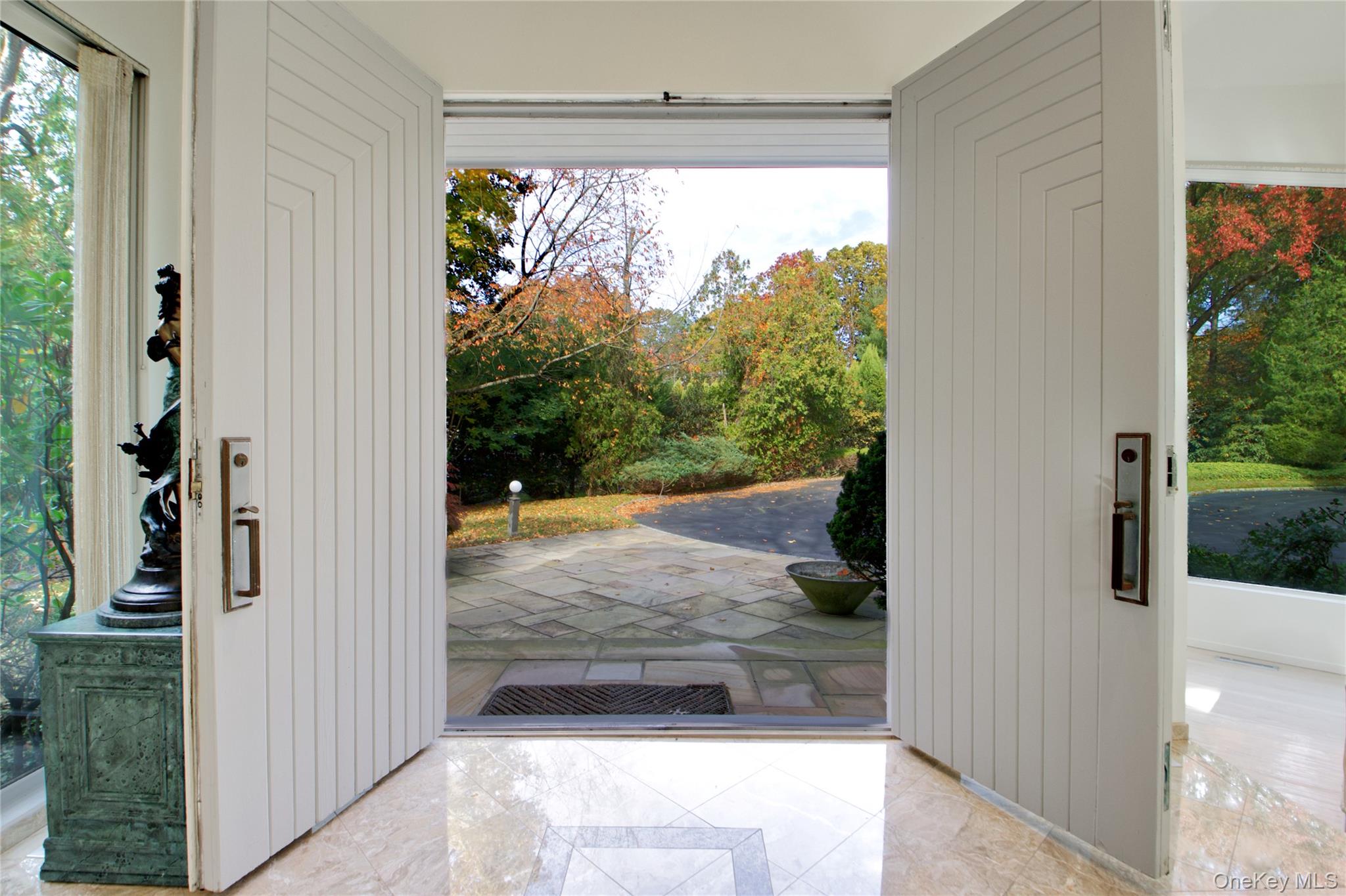 7 Pin Oak Court, Old Brookville, NY 11545