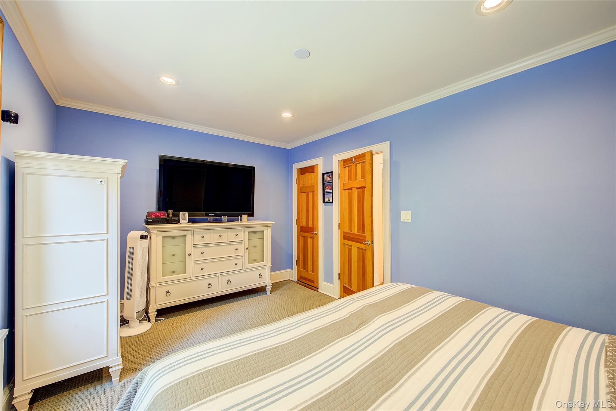 2 Town House Place # 2-H, Great Neck, NY 11021