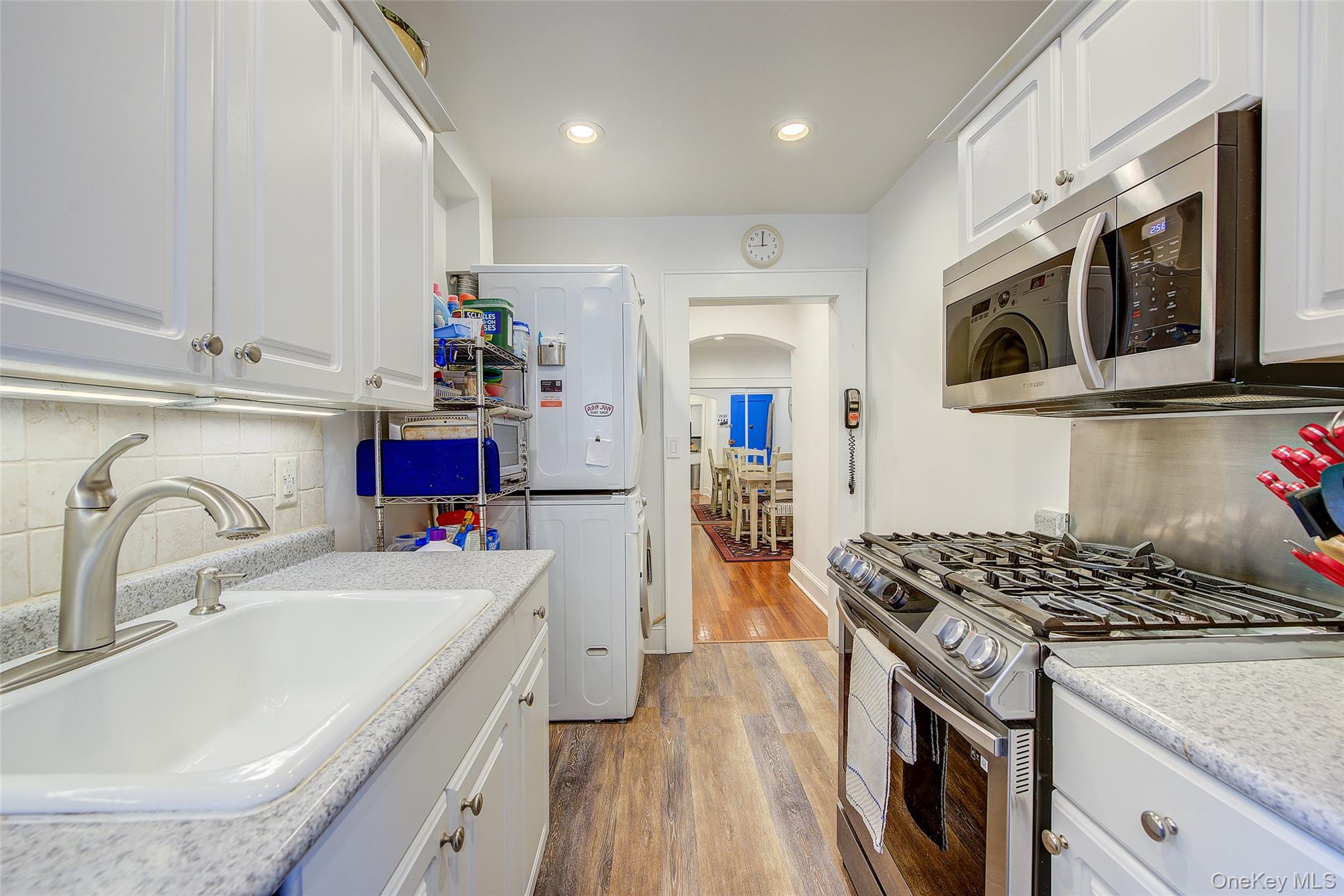 2 Town House Place # 2-H, Great Neck, NY 11021