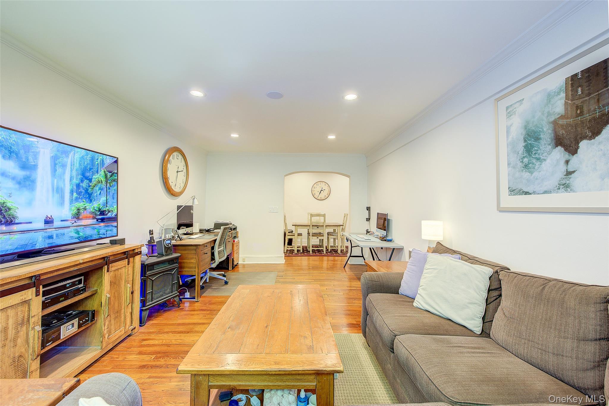 2 Town House Place # 2-H, Great Neck, NY 11021