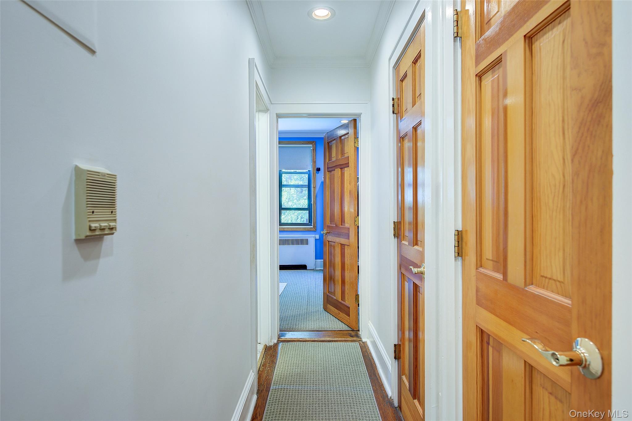 2 Town House Place # 2-H, Great Neck, NY 11021