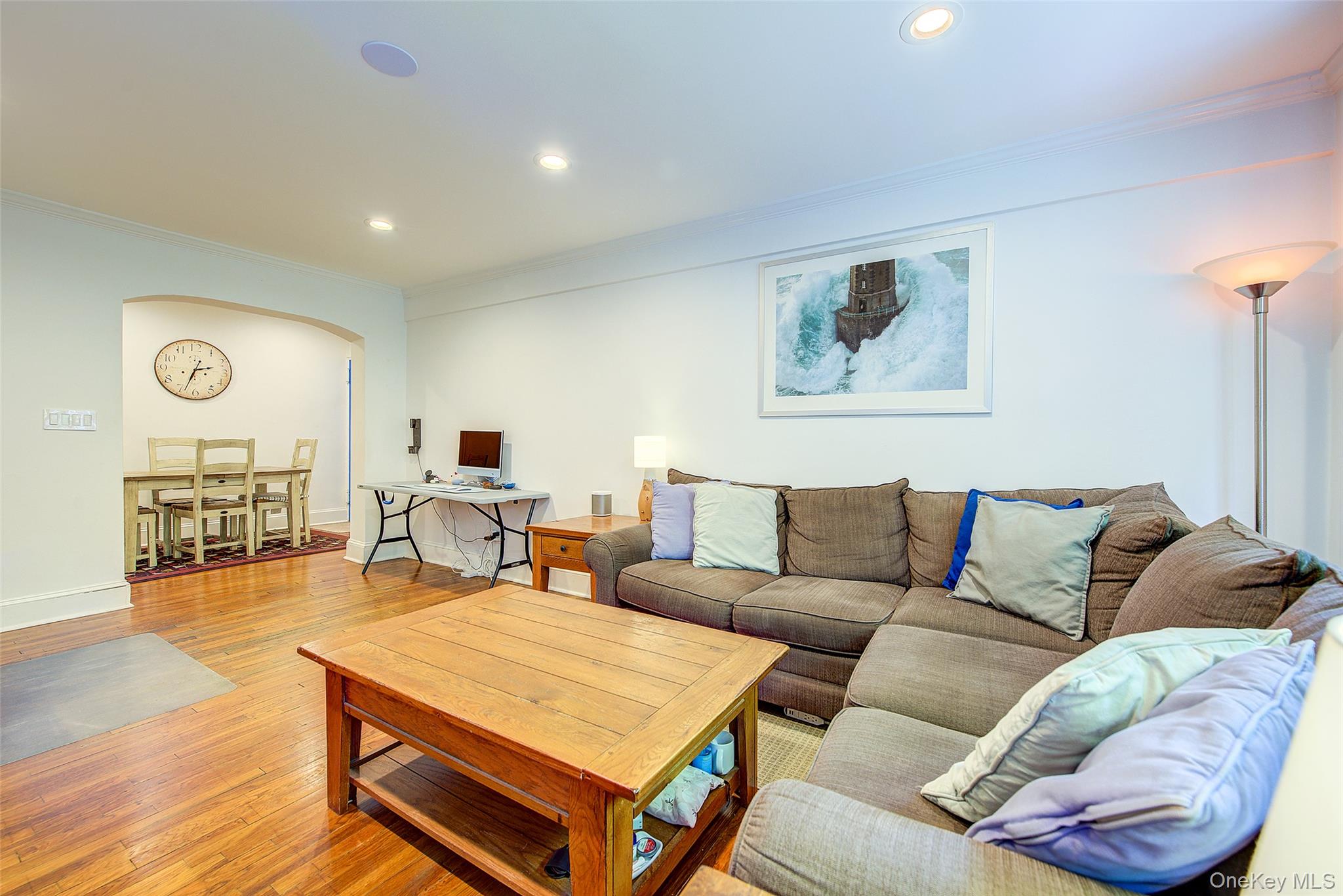 2 Town House Place # 2-H, Great Neck, NY 11021