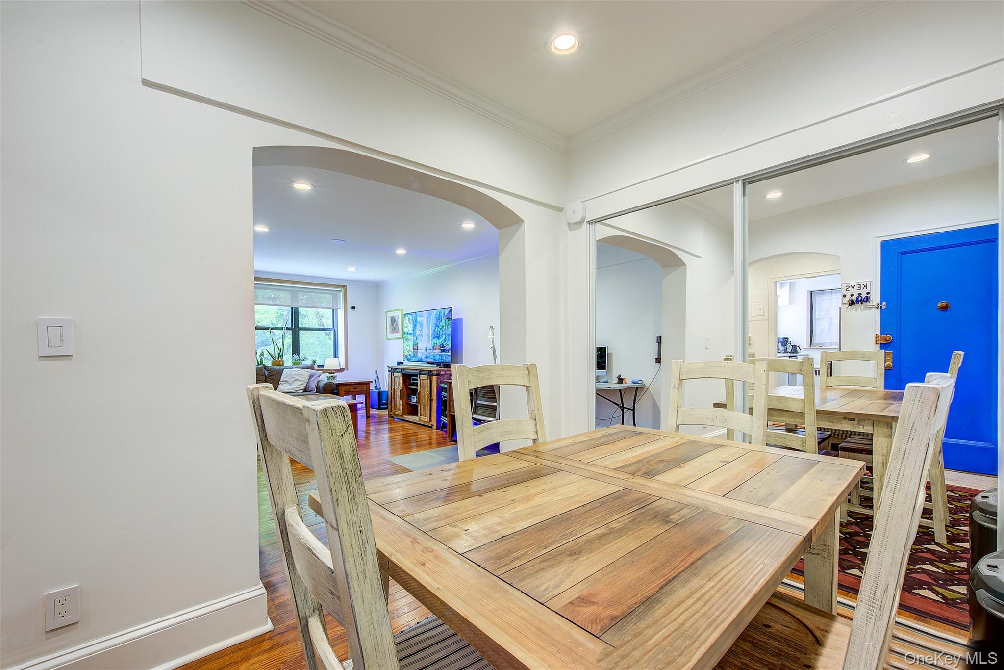 2 Town House Place # 2-H, Great Neck, NY 11021